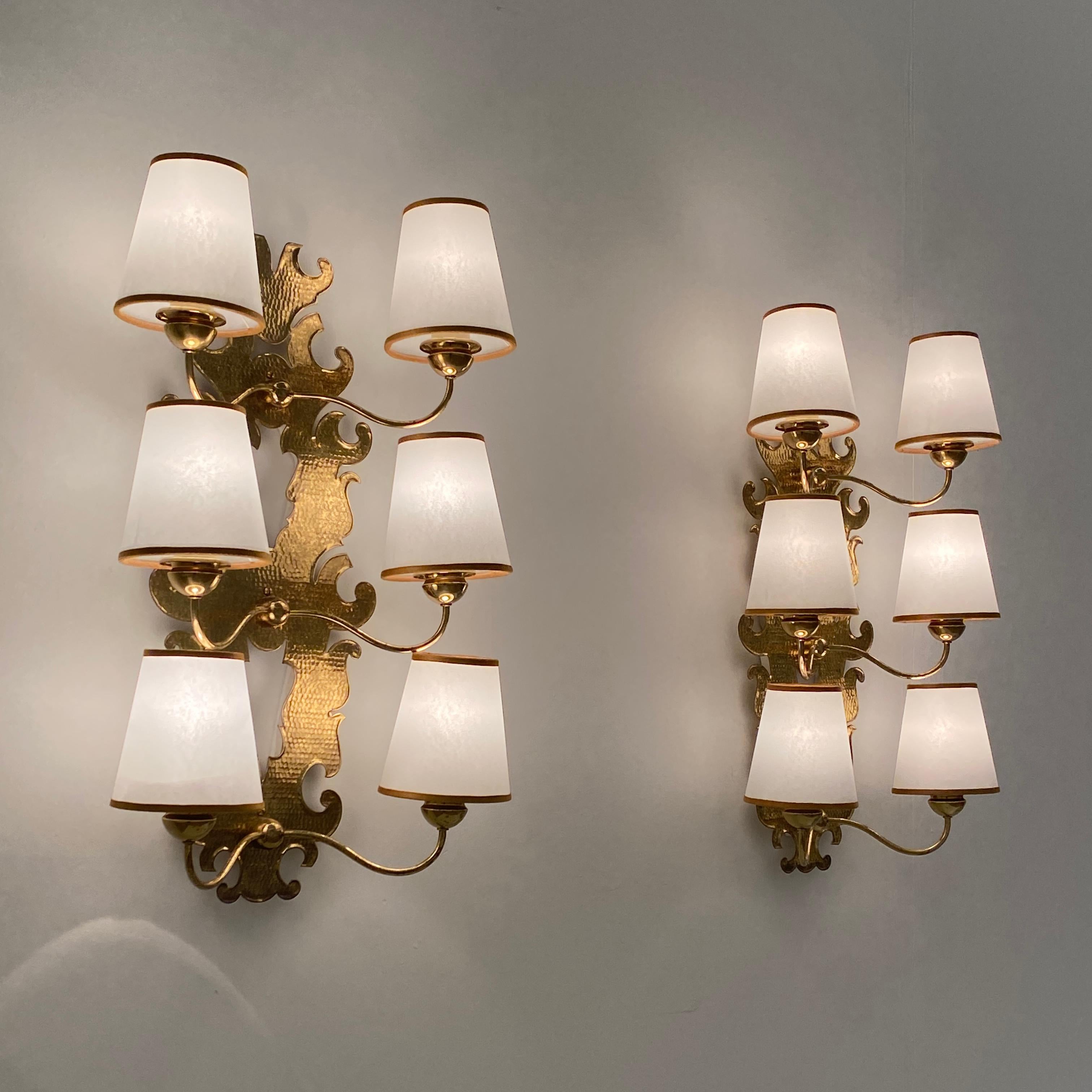 Paolo Buffa Rare Pair of Large Brass Wall Lights with Paper Shades, 1940s en venta 10
