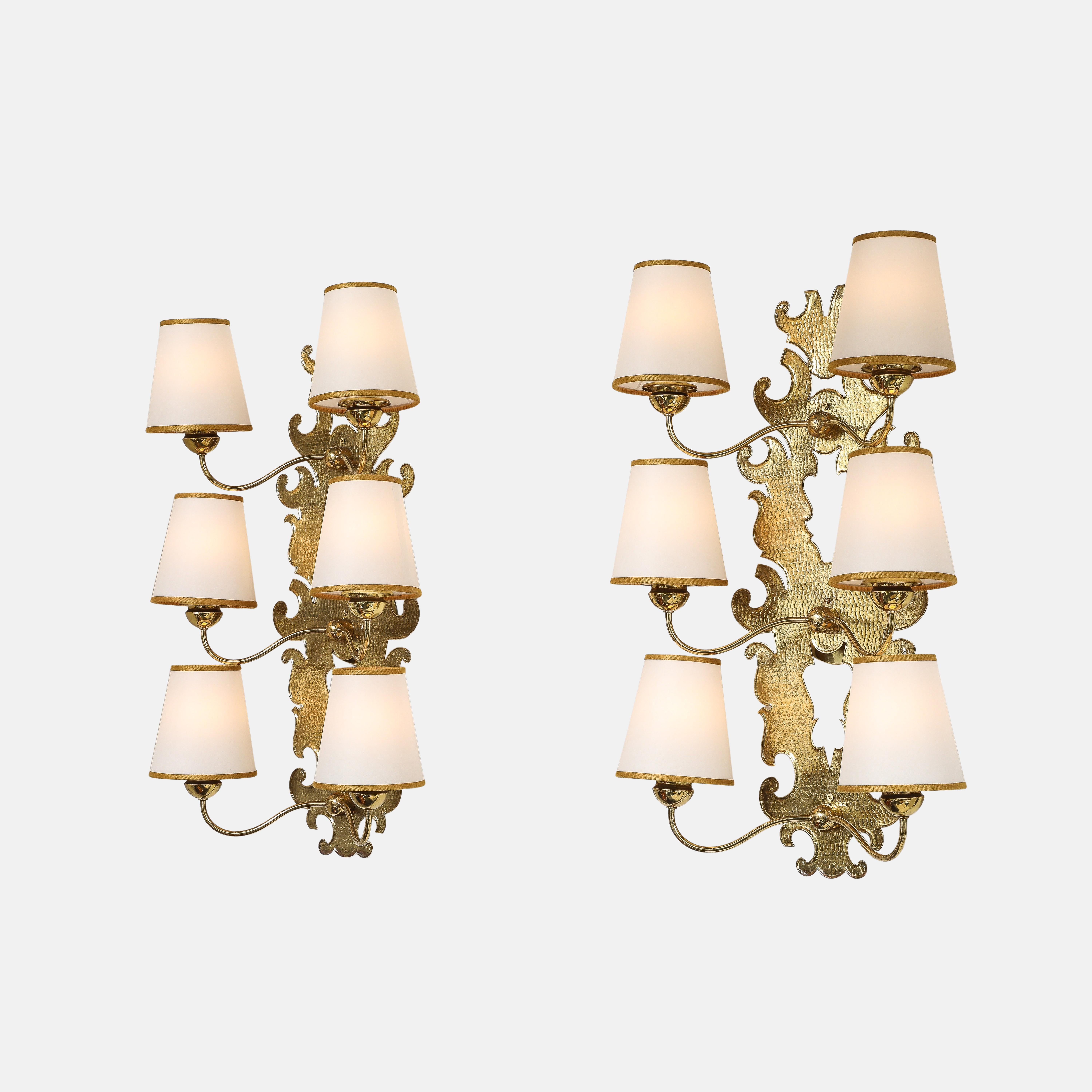 Paolo Buffa Rare Pair of Large Brass Wall Lights with Paper Shades, 1940s Moderno de mediados de siglo en venta