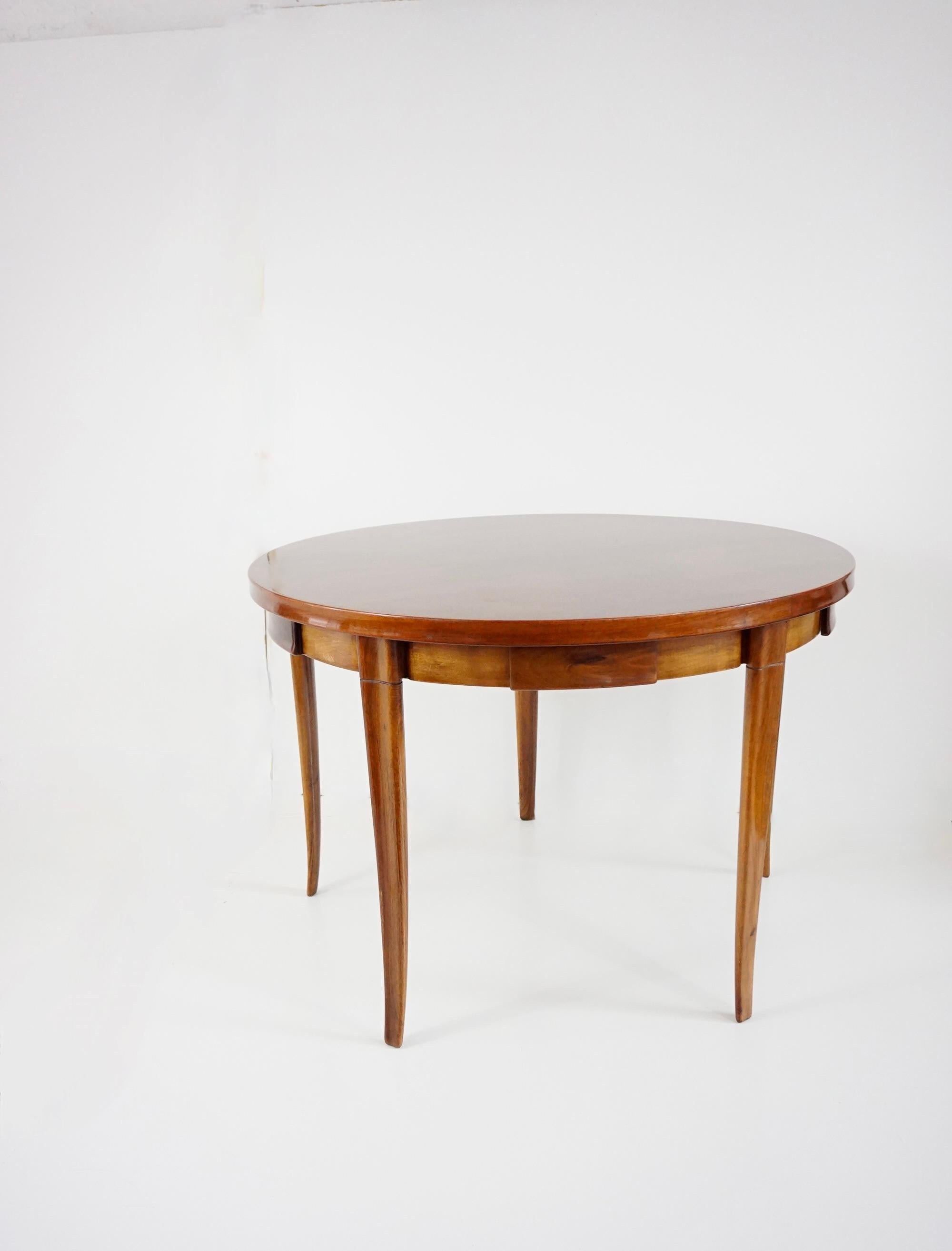 Mid-Century Modern Paolo Buffa round center or game table, walnut, five hidden drawers, 1950 For Sale