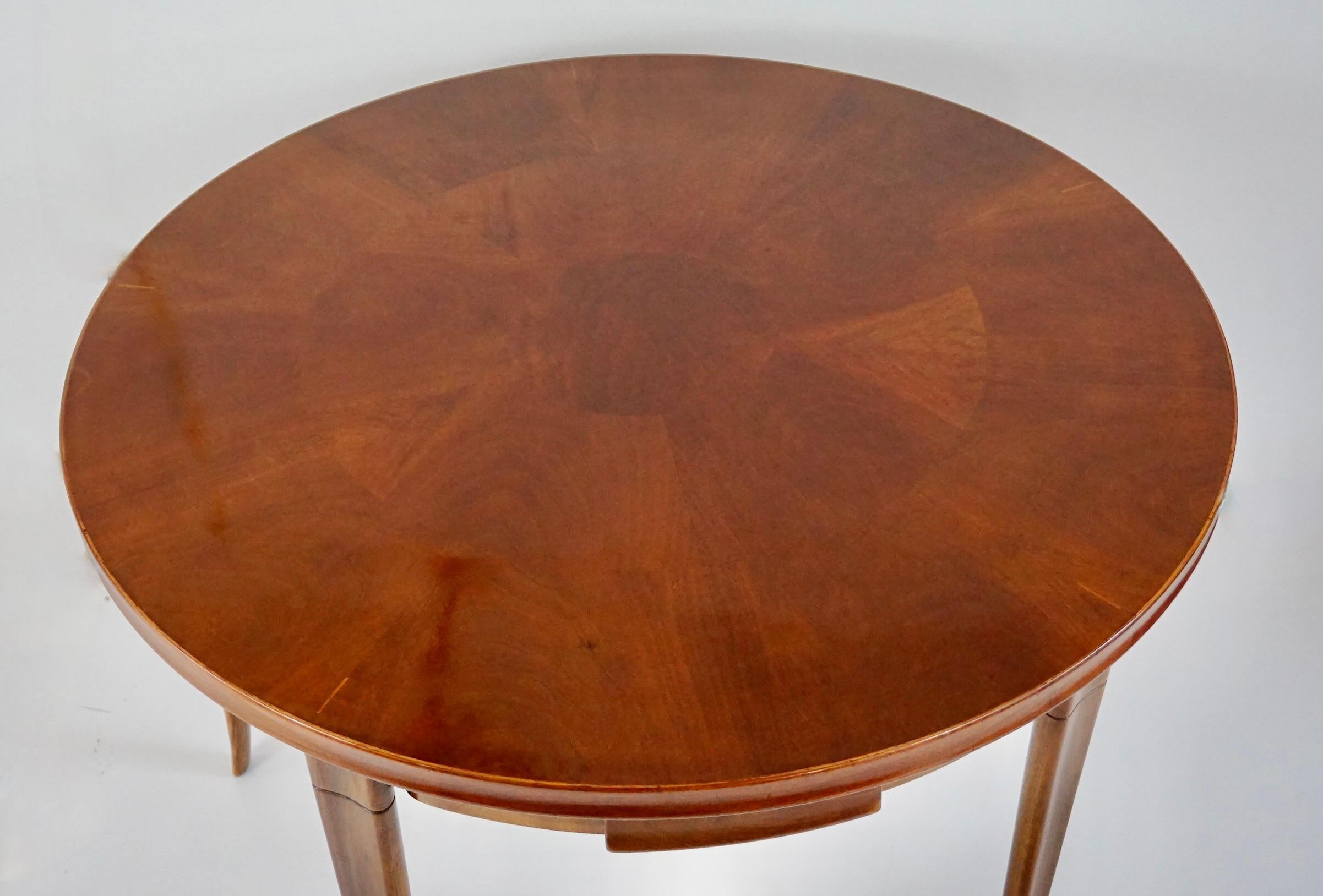 Paolo Buffa round center or game table, walnut, five hidden drawers, 1950 In Good Condition For Sale In Rome, IT