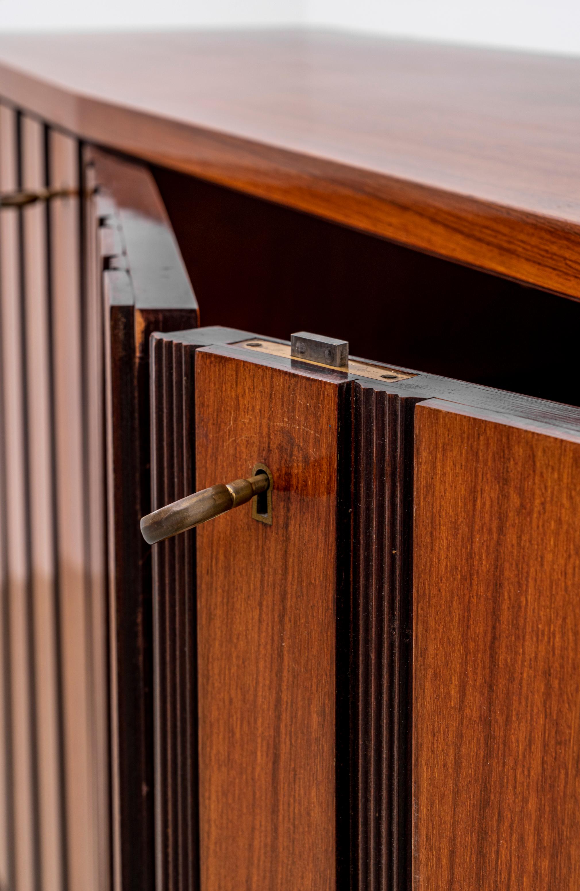 Paolo Buffa Set of 2 Extra Large Credenza's in Walnut and Mahogany, Italy, 1956 For Sale 6