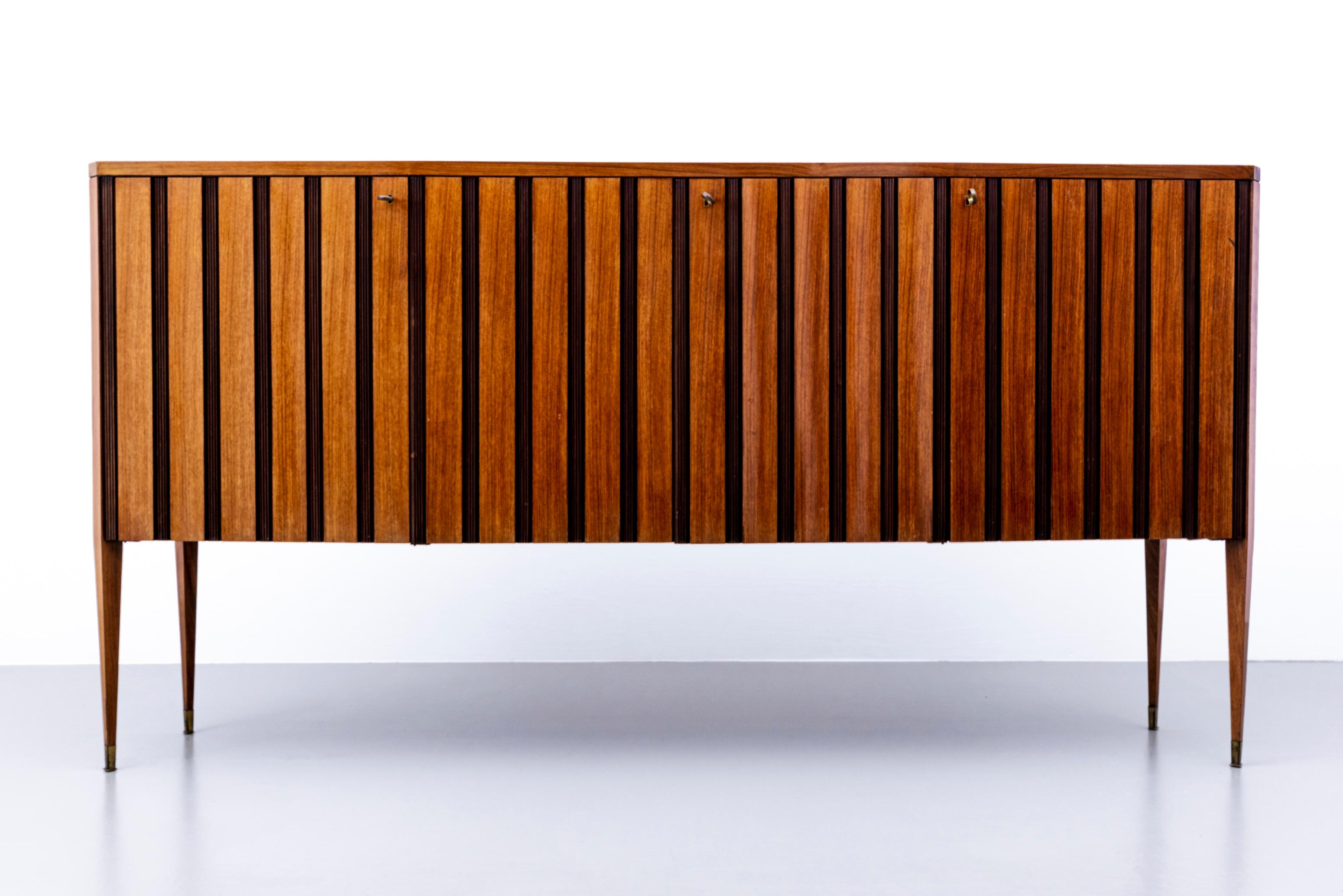 Paolo Buffa Set of 2 Extra Large Credenza's in Walnut and Mahogany, Italy, 1956 For Sale 2
