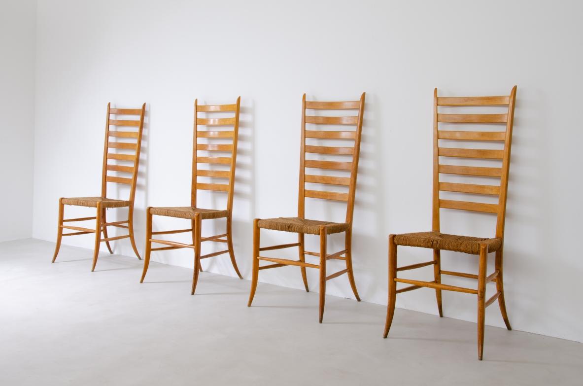 Paolo Buffa, Satz von vier prächtigen Stühlen mit hoher Rückenlehne (Holz) im Angebot