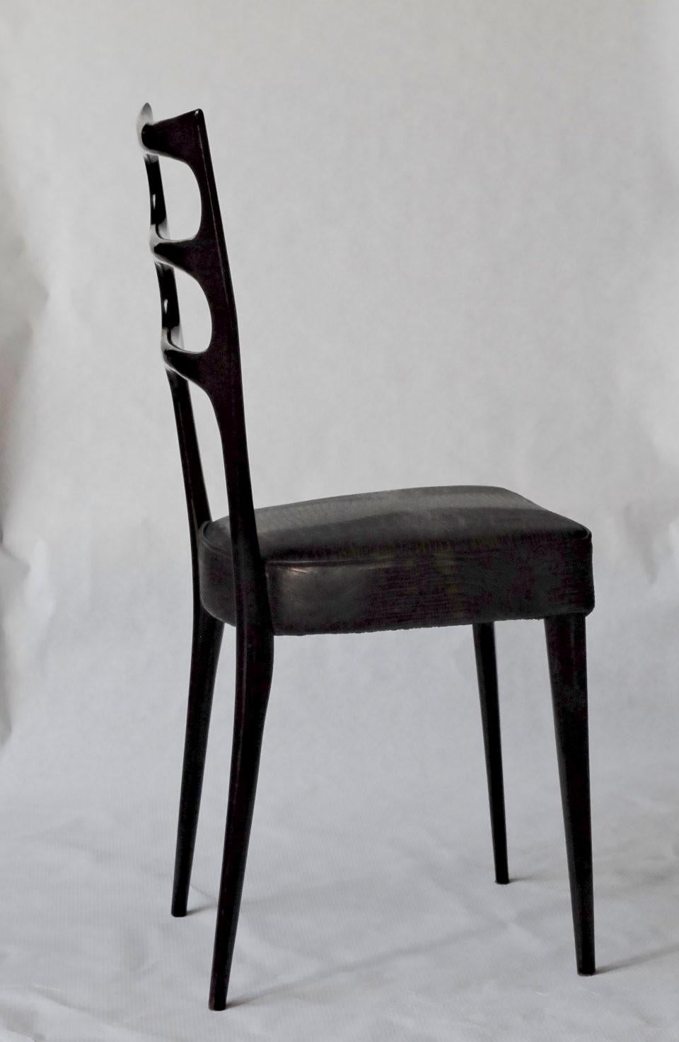 Paolo Buffa Six Sculptural Dining Chairs Fully Restored, Glossy, Cavalli leather 13