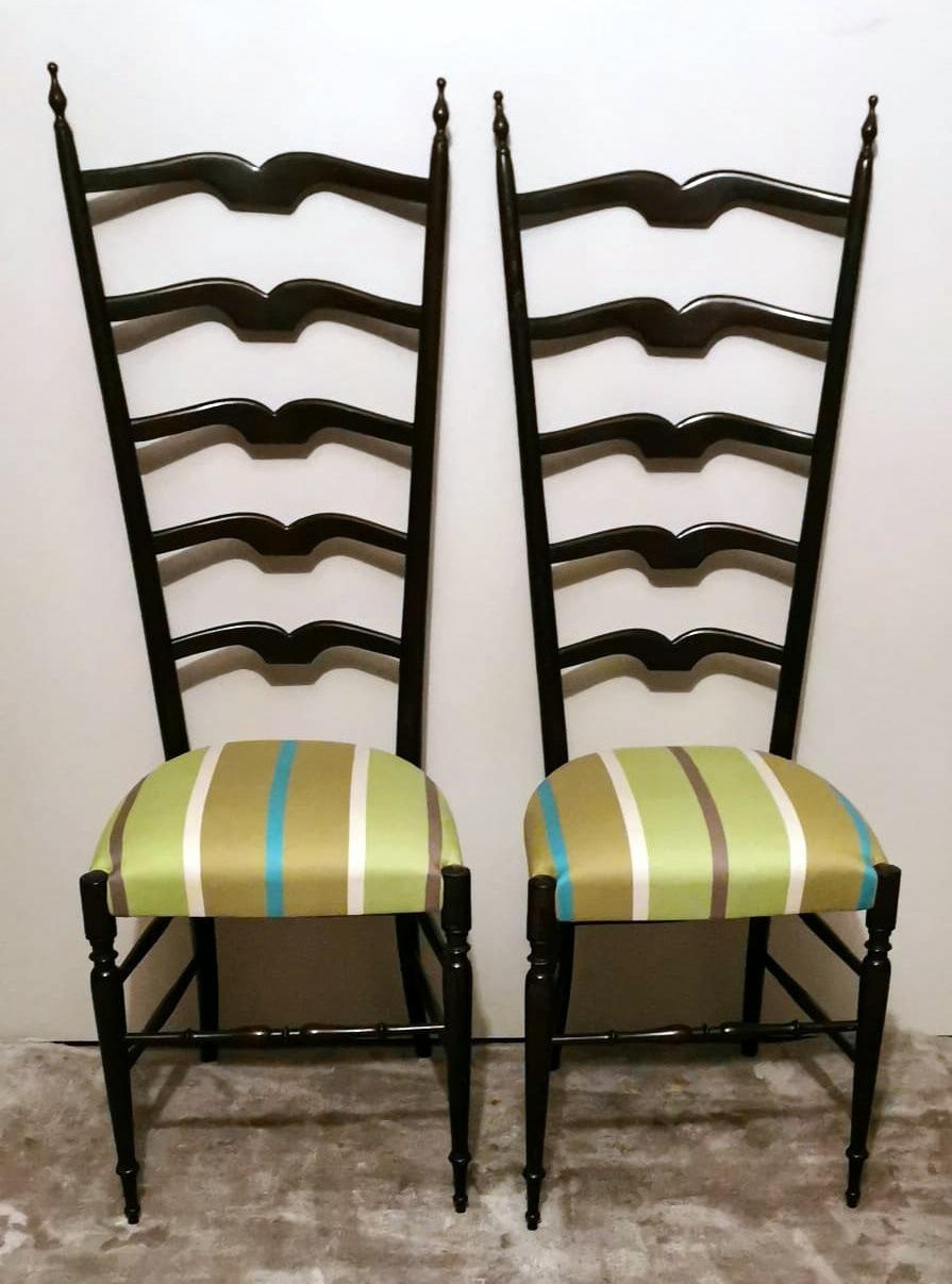 Mid-Century Modern Paolo Buffa Style Pair of Chiavari Chairs in Italian Wood with High Backrest For Sale