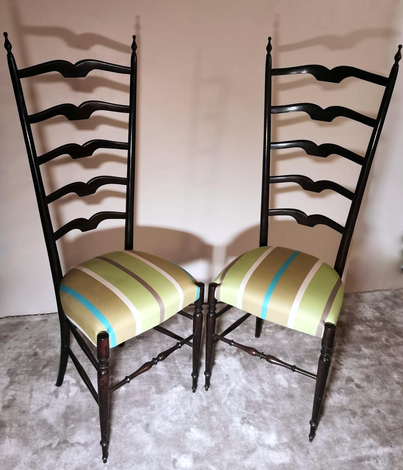 20th Century Paolo Buffa Style Pair of Chiavari Chairs in Italian Wood with High Backrest For Sale