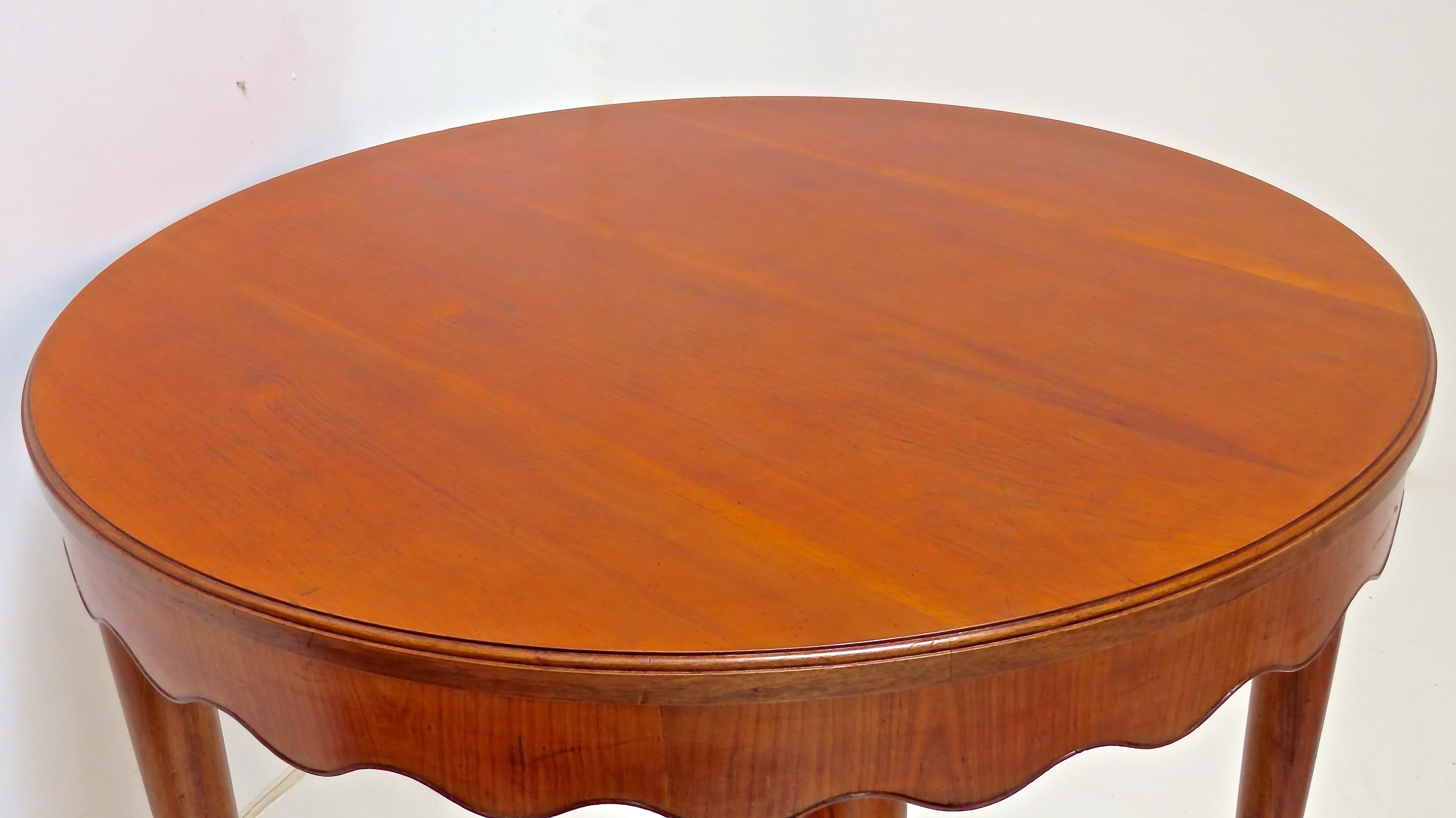 Paolo Buffa Unique Round Dining Table Cherrywood, 1950 7