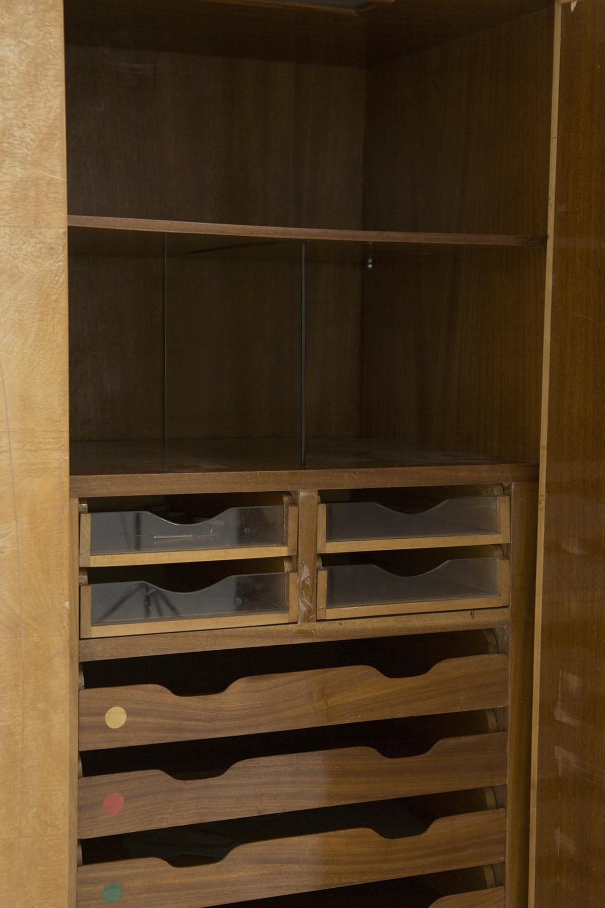 Cabinet vintage en poirier, verre et laiton de Paolo Buffa en vente 8
