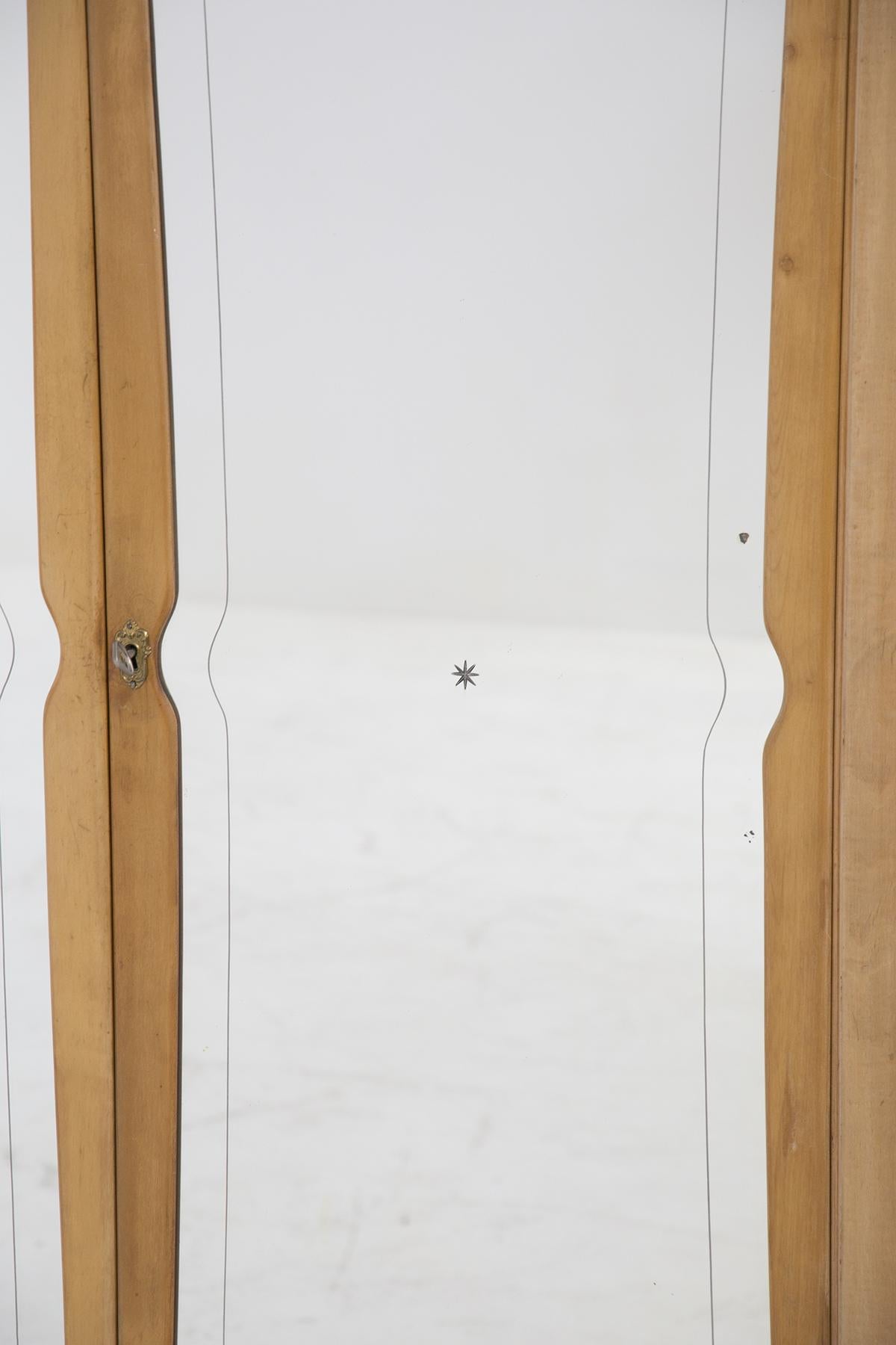 Mid-Century Modern Cabinet vintage en poirier, verre et laiton de Paolo Buffa en vente