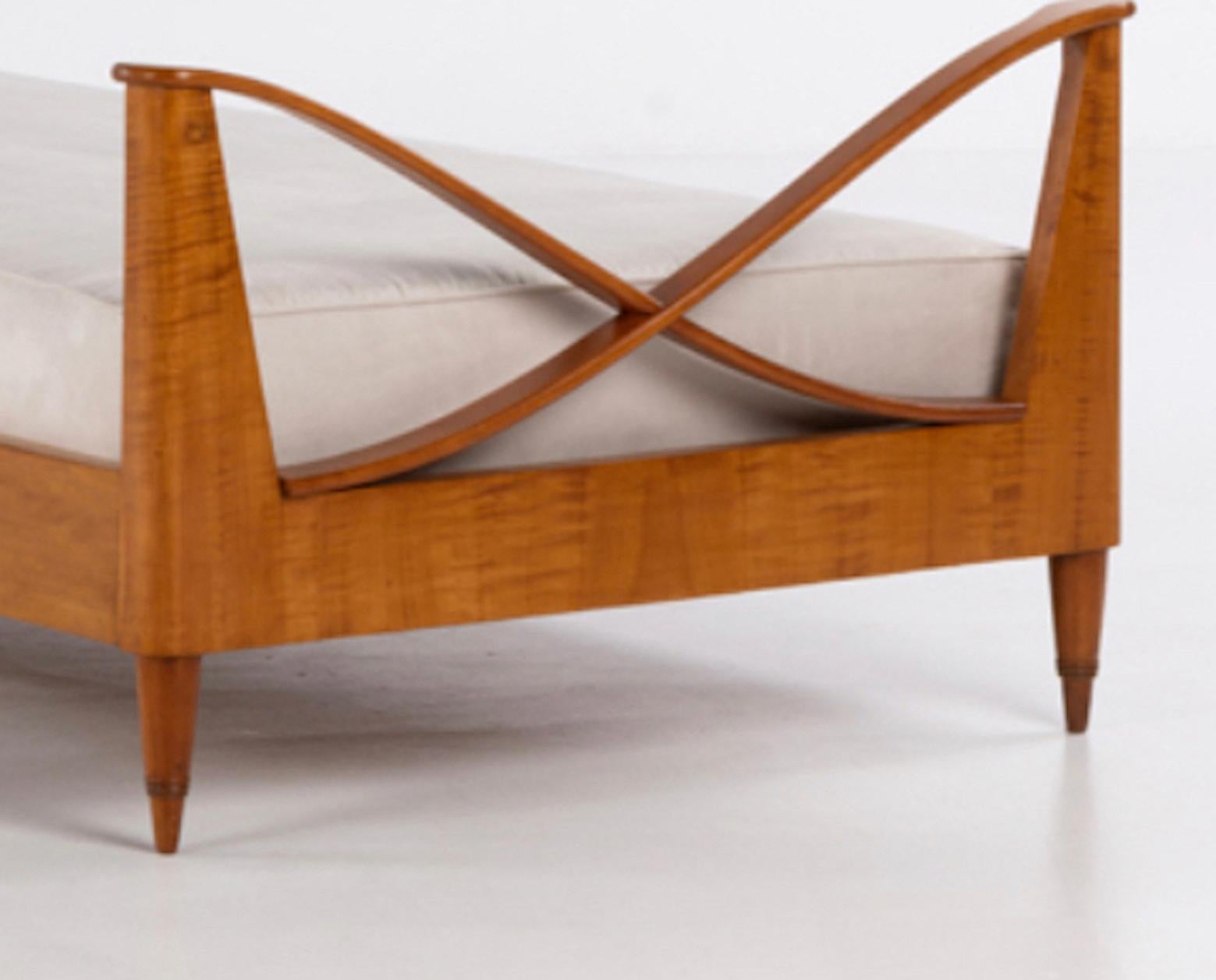 Mid-Century Modern Paolo Buffa, Walnut Daybed, Italy 1940s For Sale