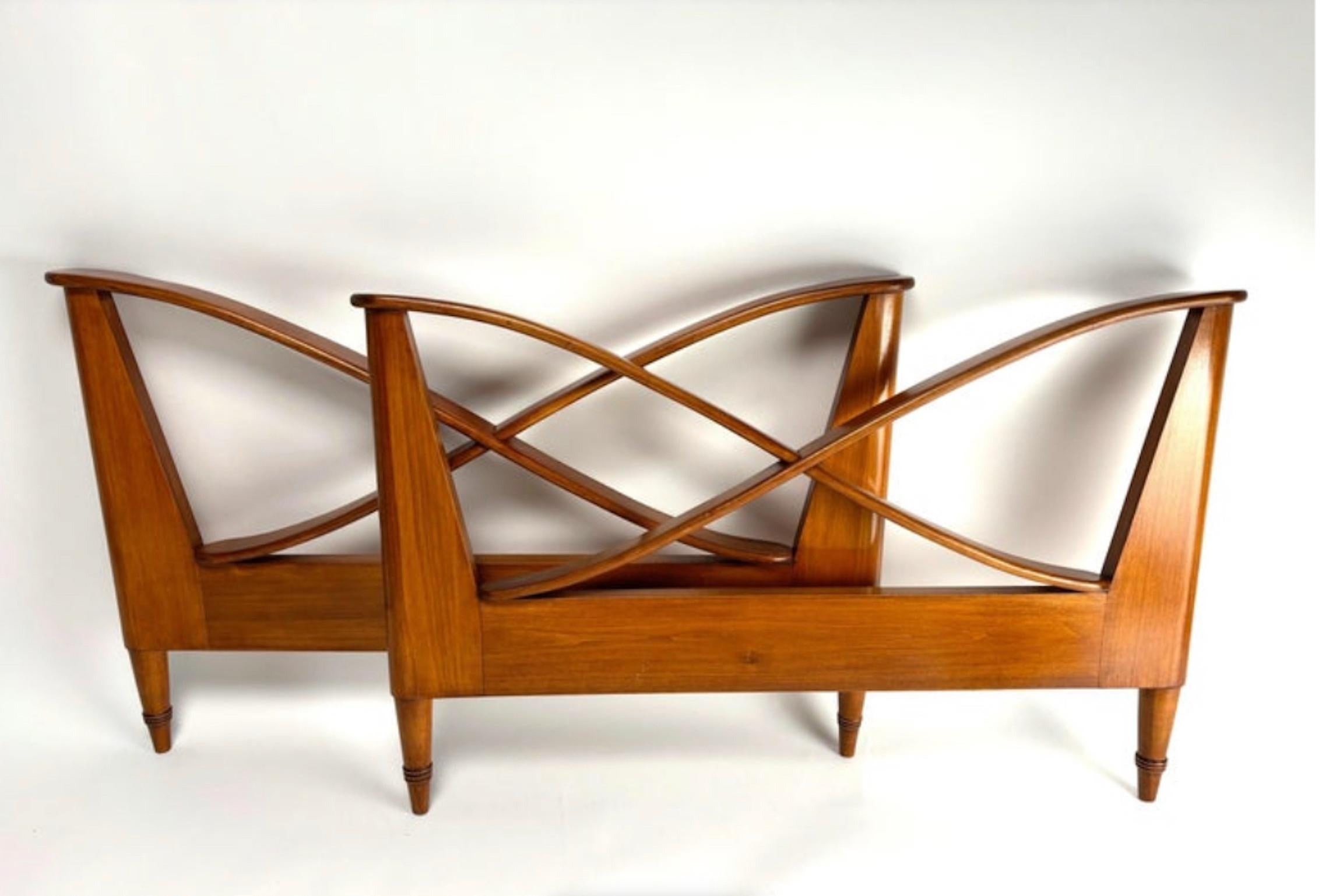 Mid-20th Century Paolo Buffa, Walnut Mid-Century Daybed, Italy 1940s For Sale