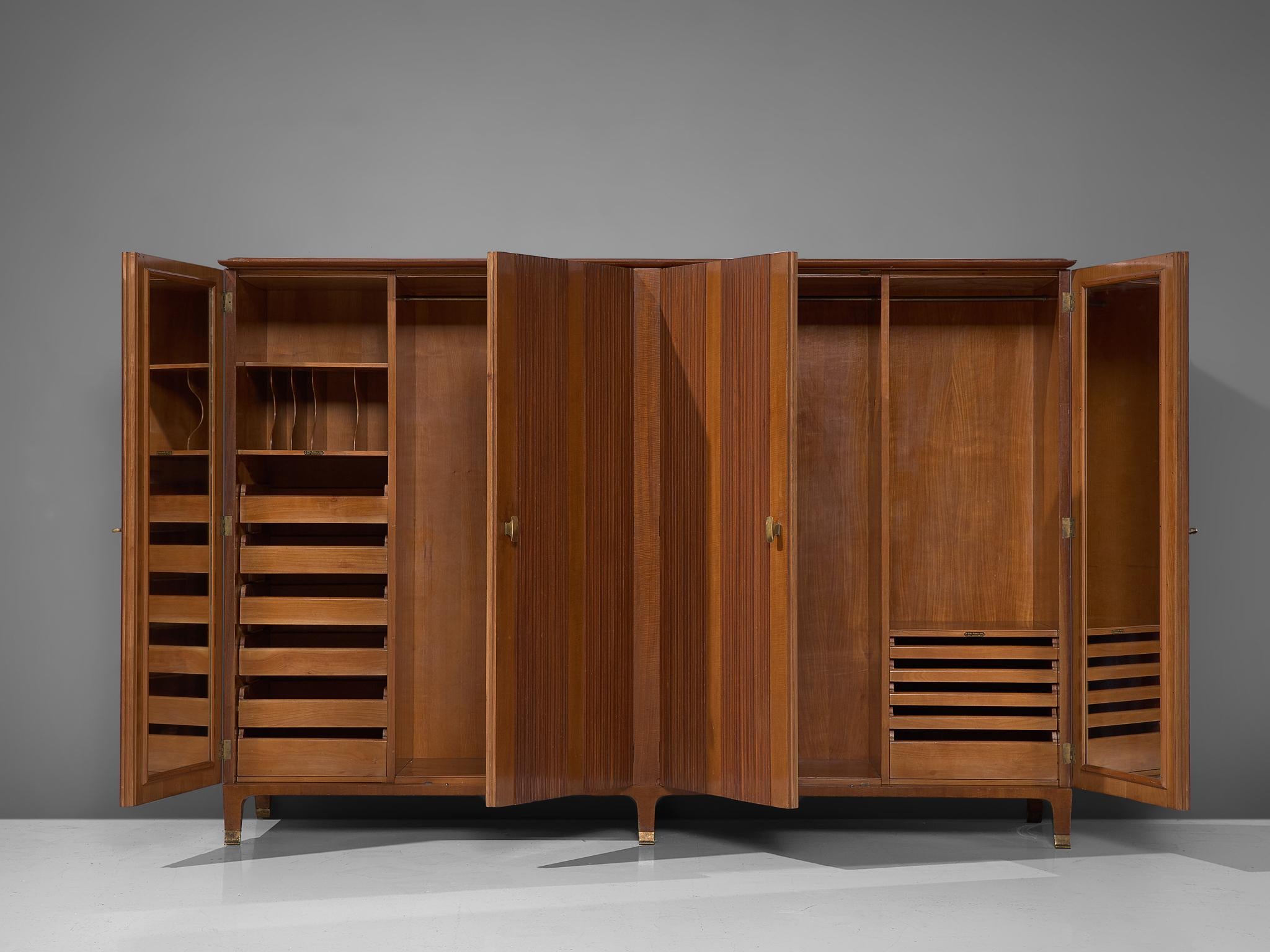 Paolo Buffa Wardrobe with Walnut Grissinato Front and Brass Accents  For Sale 3