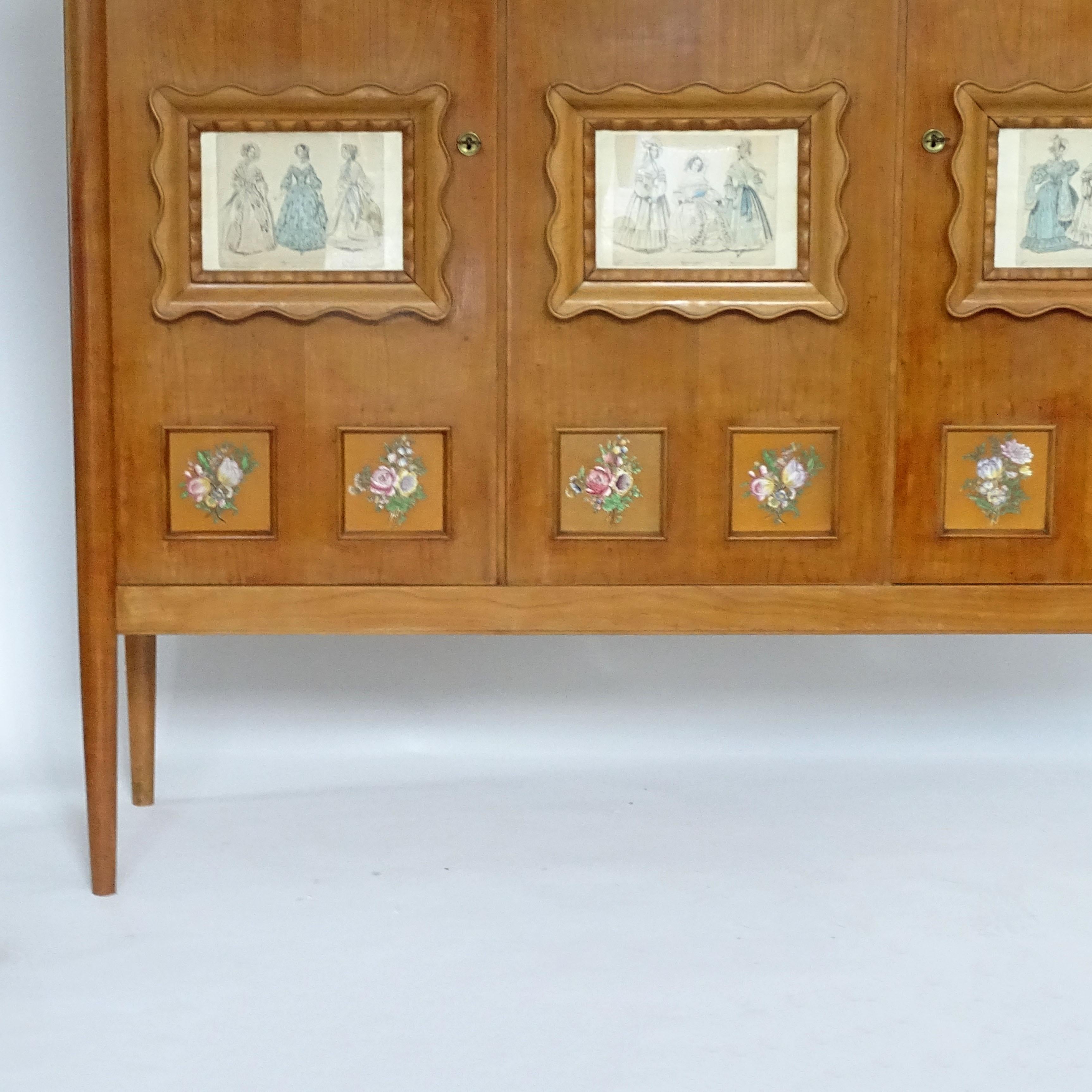 Paolo Buffa Holzschrank mit Blumen, Keramikfliesen und Modedrucken, 1950er Jahre im Angebot 1
