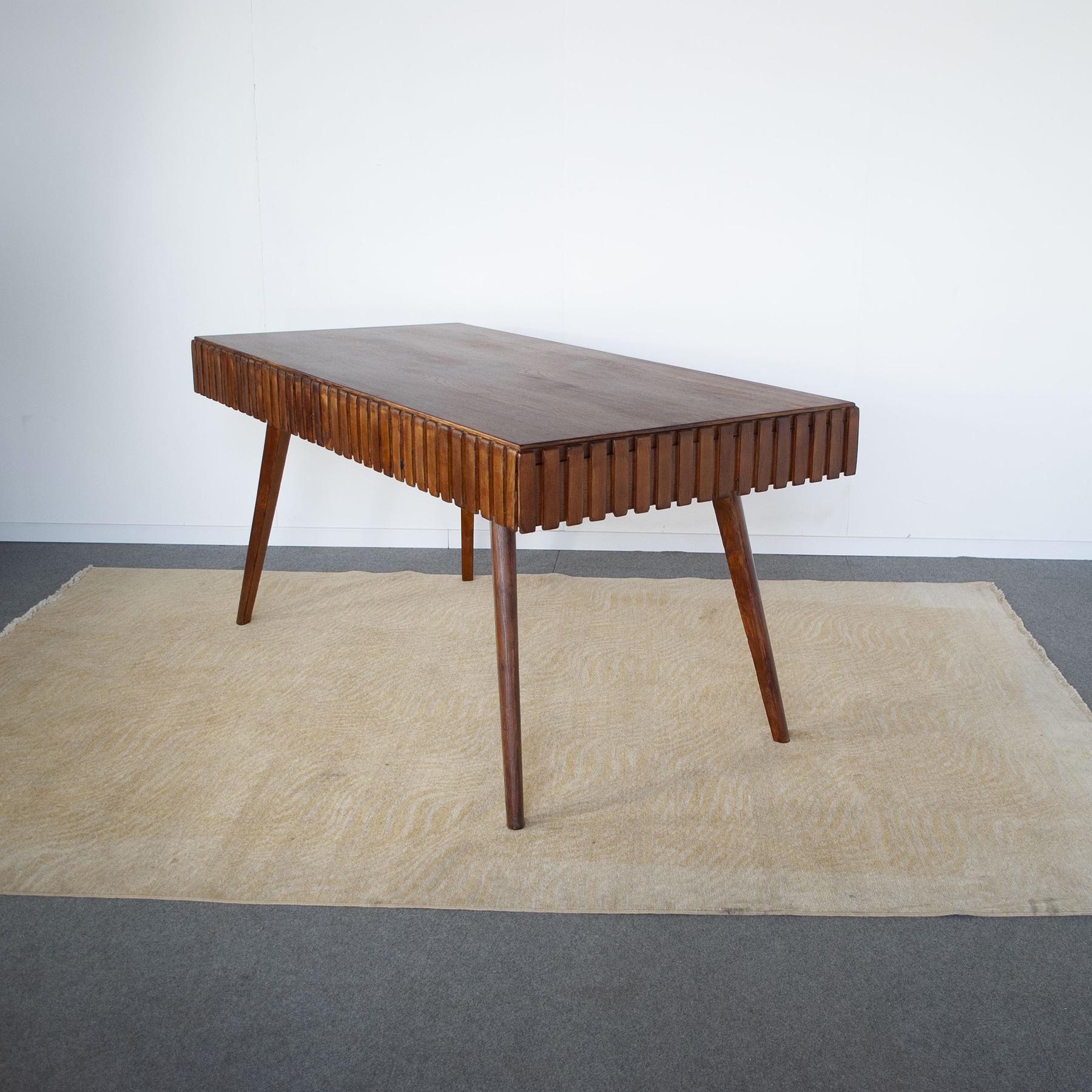 Paolo Buffa Holztisch aus den 1950er Jahren (Mitte des 20. Jahrhunderts) im Angebot