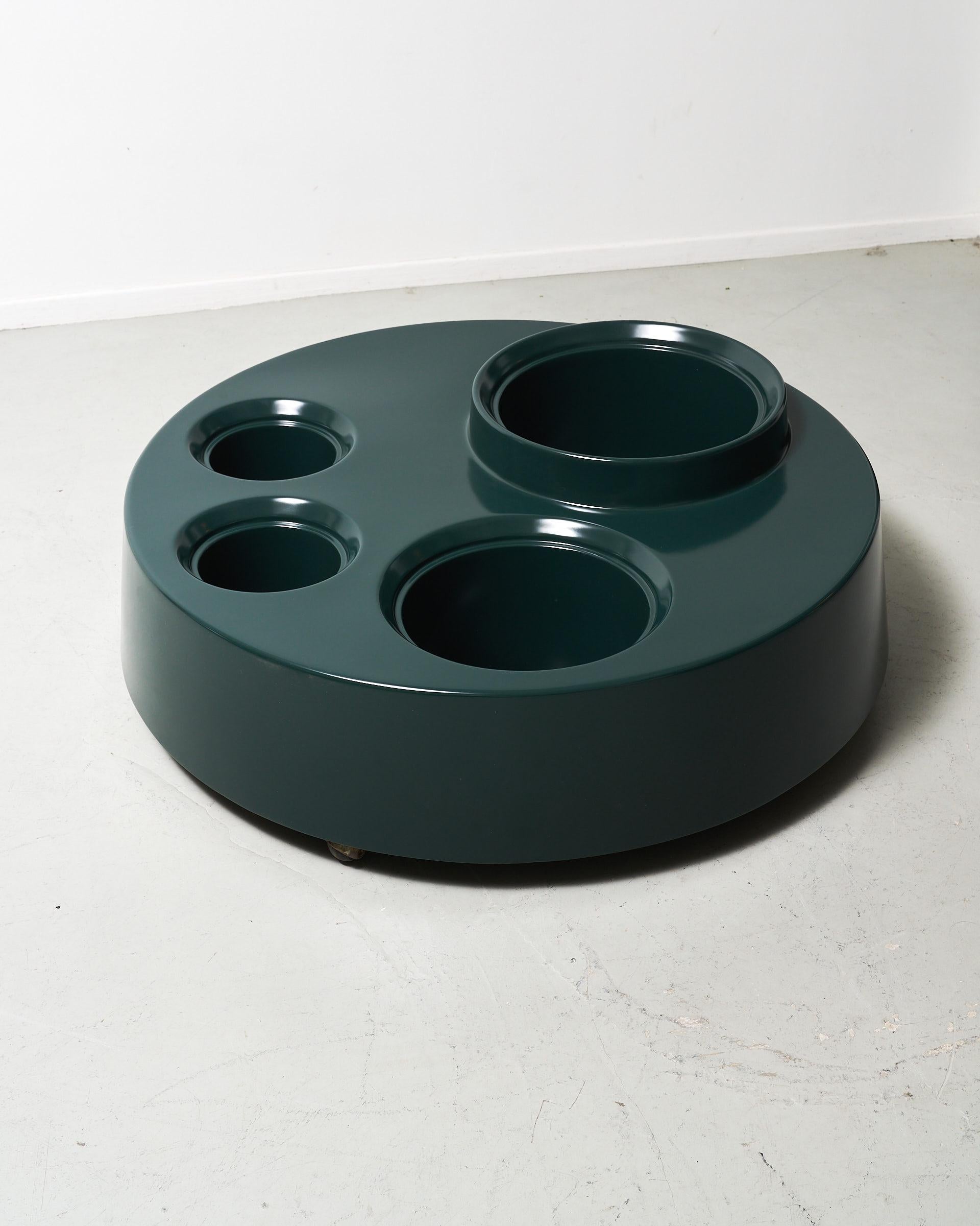 Paolo Caliari green fiberglass “Fioriere” low table For Sale 3
