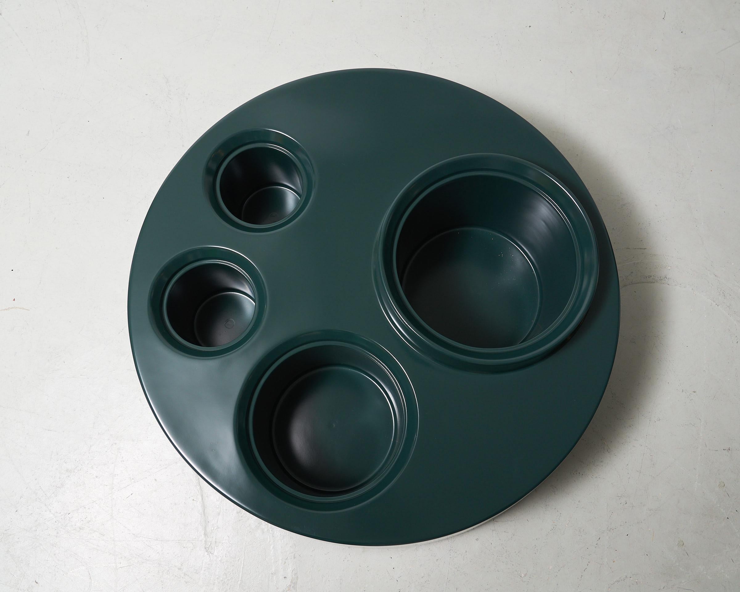 Paolo Caliari green fiberglass “Fioriere” low table in quite perfect condition. We offer additional 4 round mirror tops if you want to close the open parts.
