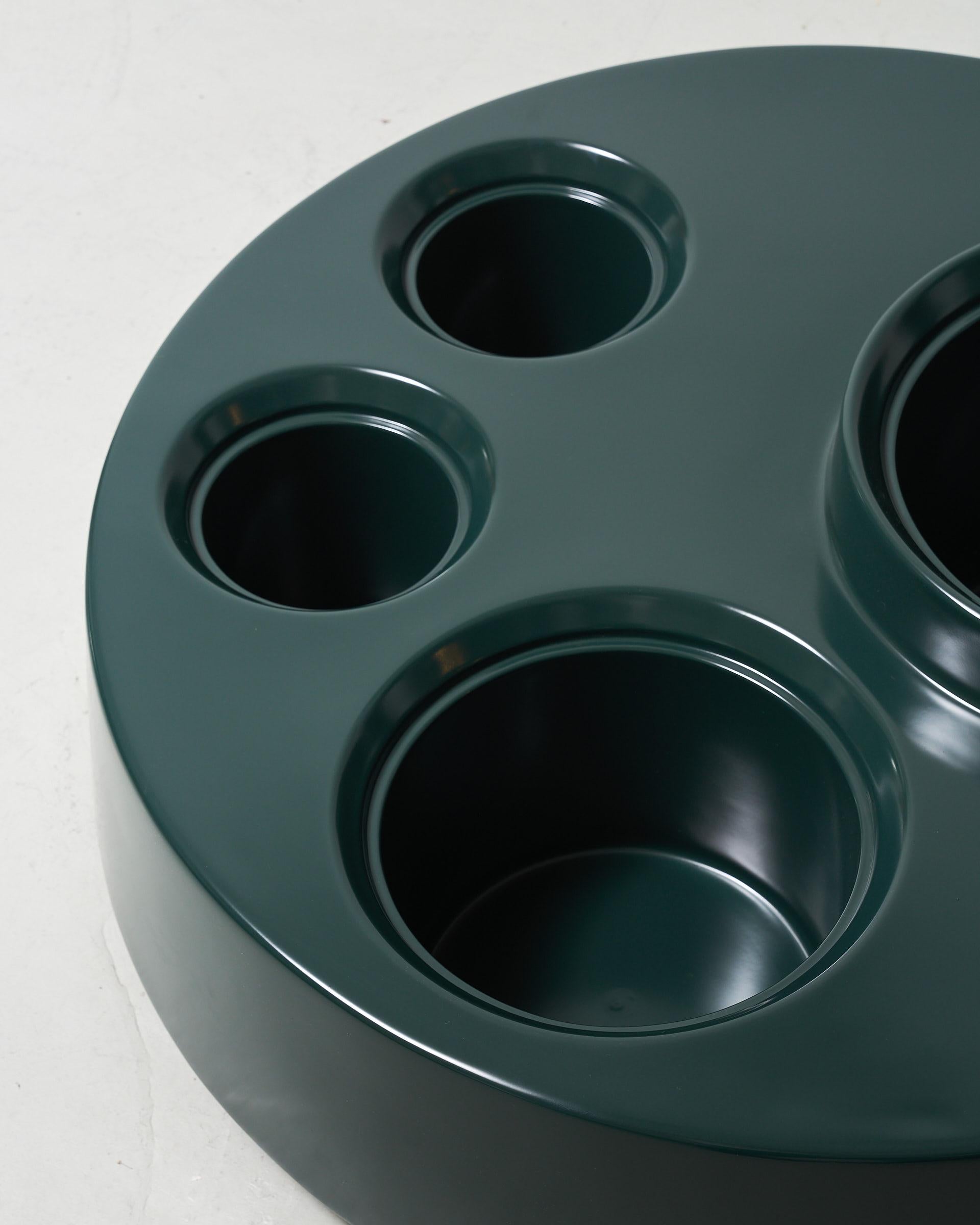 Paolo Caliari green fiberglass “Fioriere” low table For Sale 1