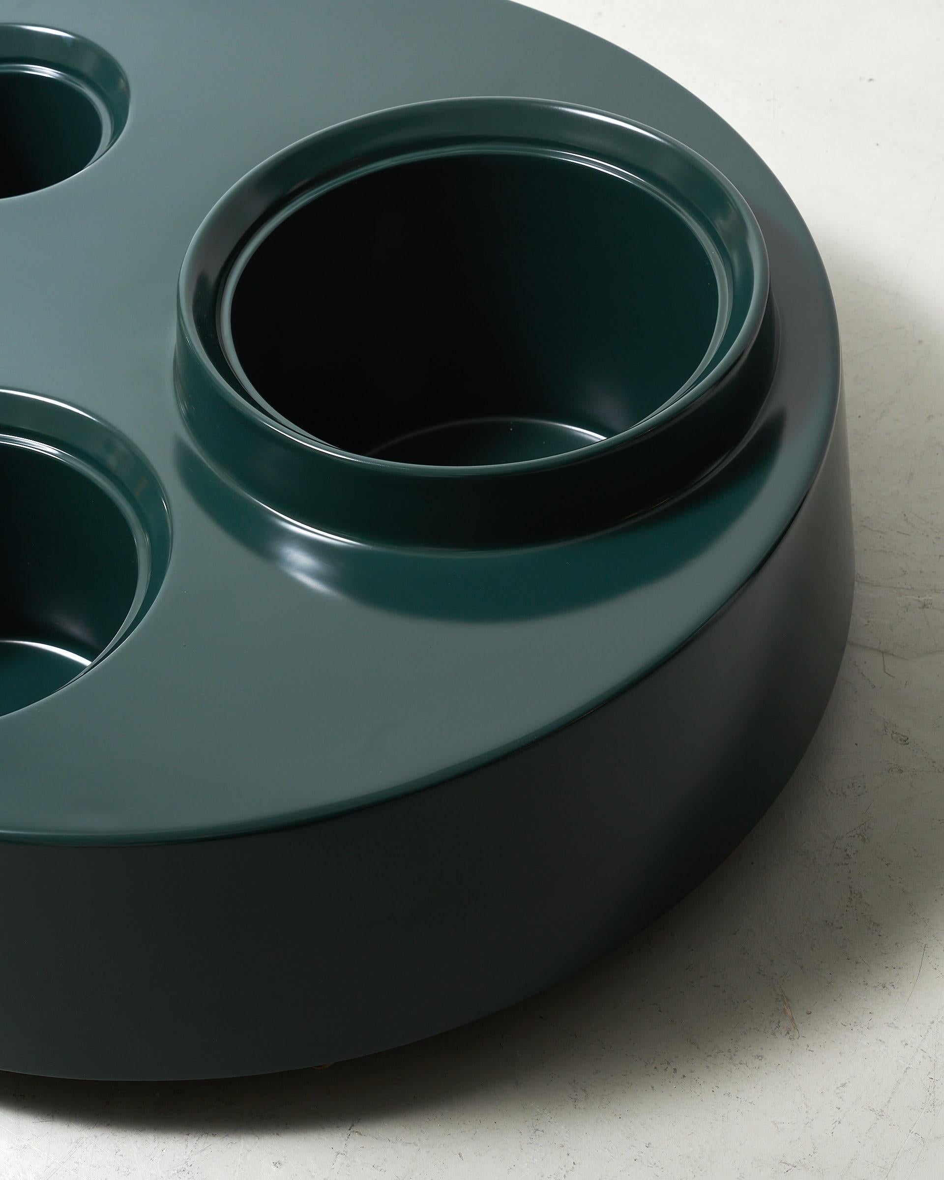 Paolo Caliari green fiberglass “Fioriere” low table For Sale 2