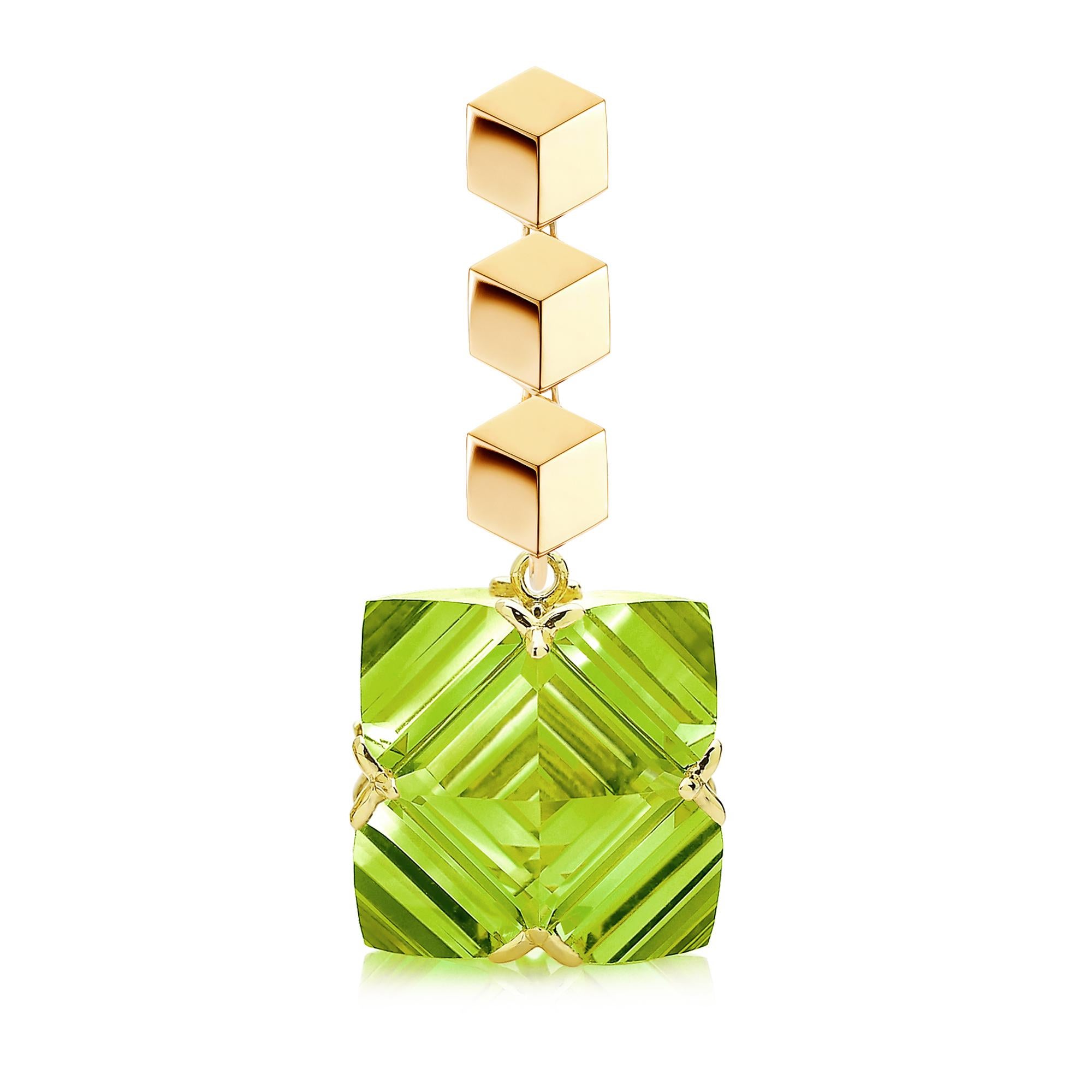 High polish 18 karat yellow gold Brillante® earrings paired with reverse set emerald-cut peridot earring pendants from the Very PC®collection.

Staying true to Paolo Costagli’s appreciation for modern and clean geometries, the Very PC® collection