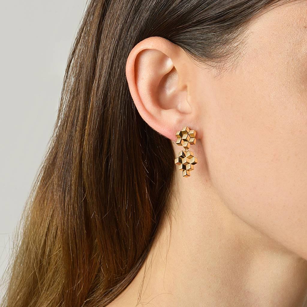 High polish 18kt yellow gold Brillante® earrings in classic silhouette, featuring a detachable pendant to allow for two, versatile looks.

Translated from a quintessential Venetian motif, the Brillante® jewelry collection combines strong jewelry