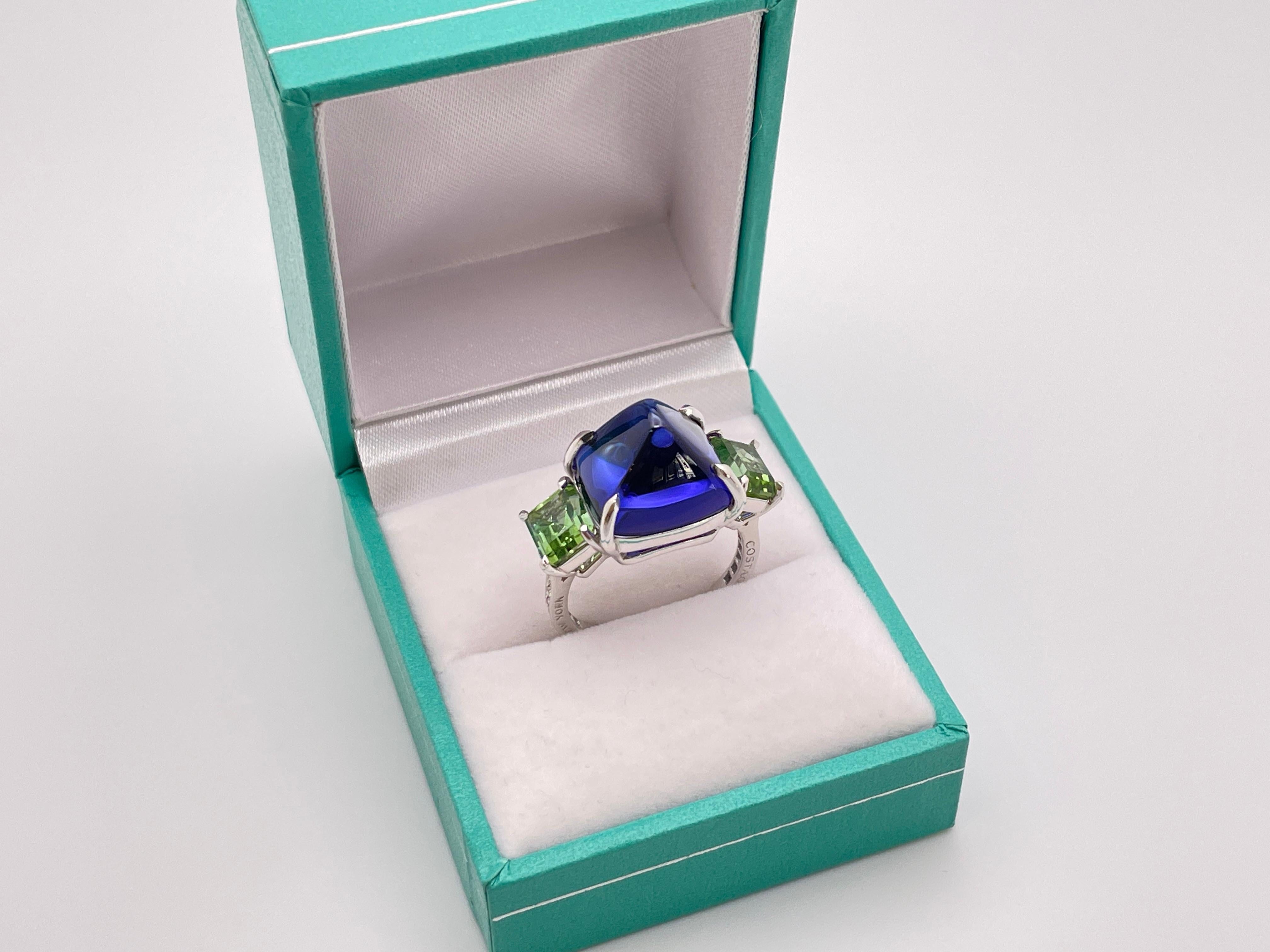 Taille trillion Paolo Costagli Bague en or blanc 18 carats Tanzanite violette Tourmaline verte Diamant en vente