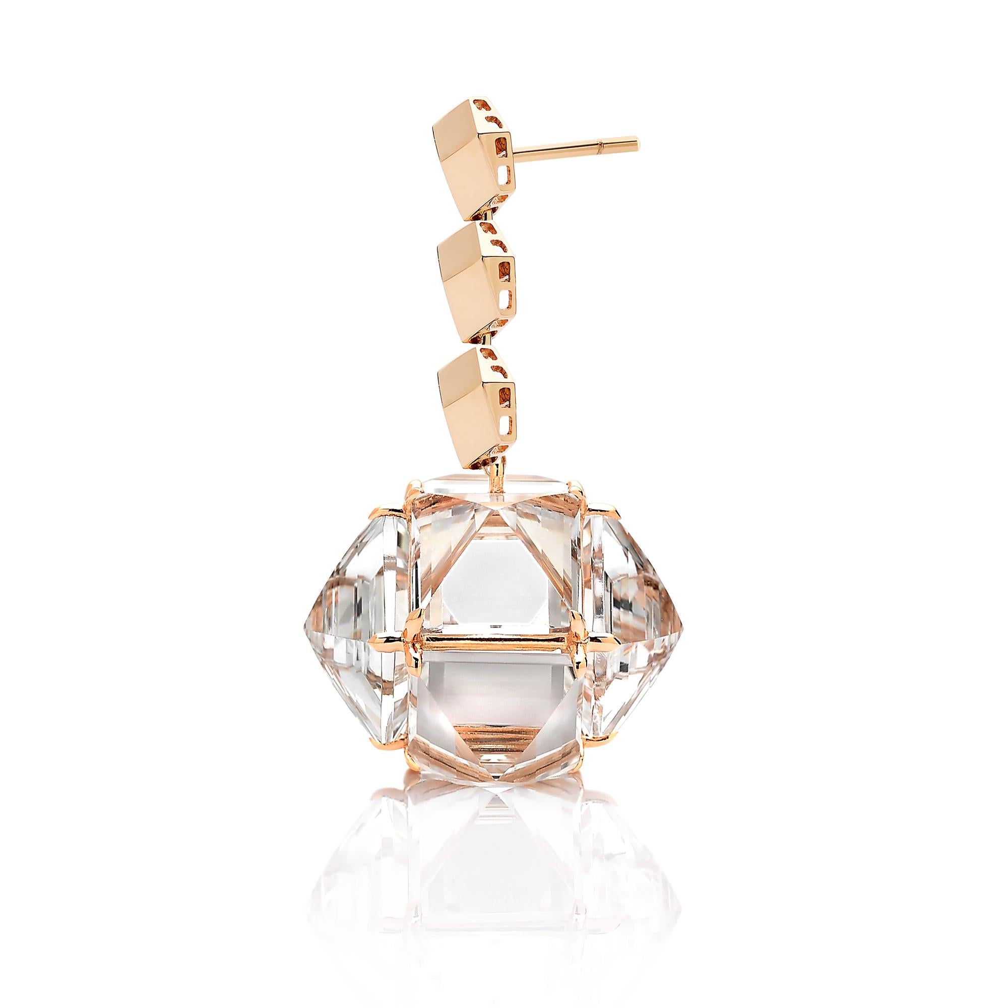 High polish 18 karat rose gold Brillante earrings paired with reverse-set emerald-cut white topaz earring pendants from the Very PC collection.

Staying true to Paolo Costagli’s appreciation for modern and clean geometries, the Very PC® collection
