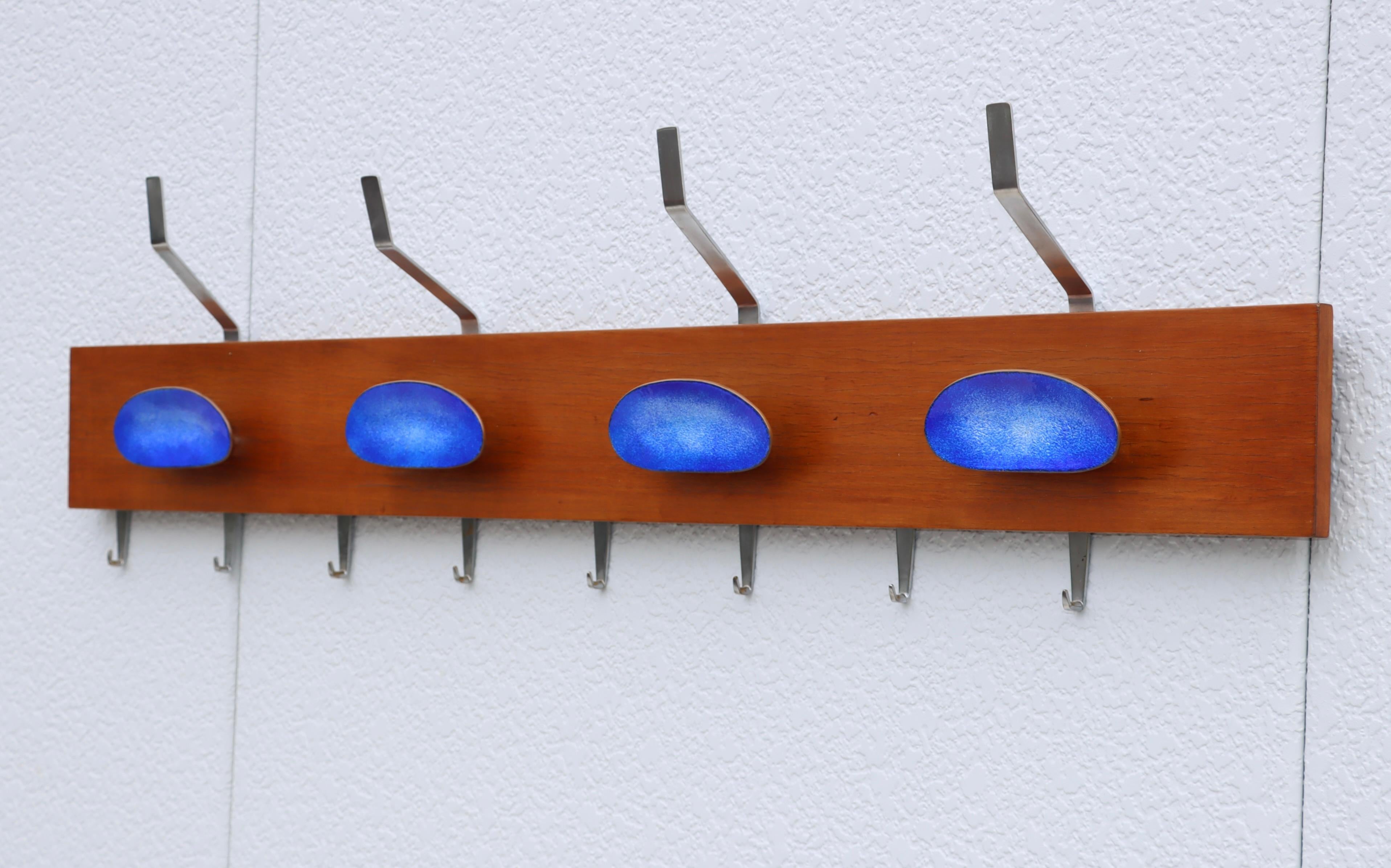 Mid-Century Modern Paolo De Poli Attributed Enamel and Walnut Wall Mounted Coat Rack For Sale