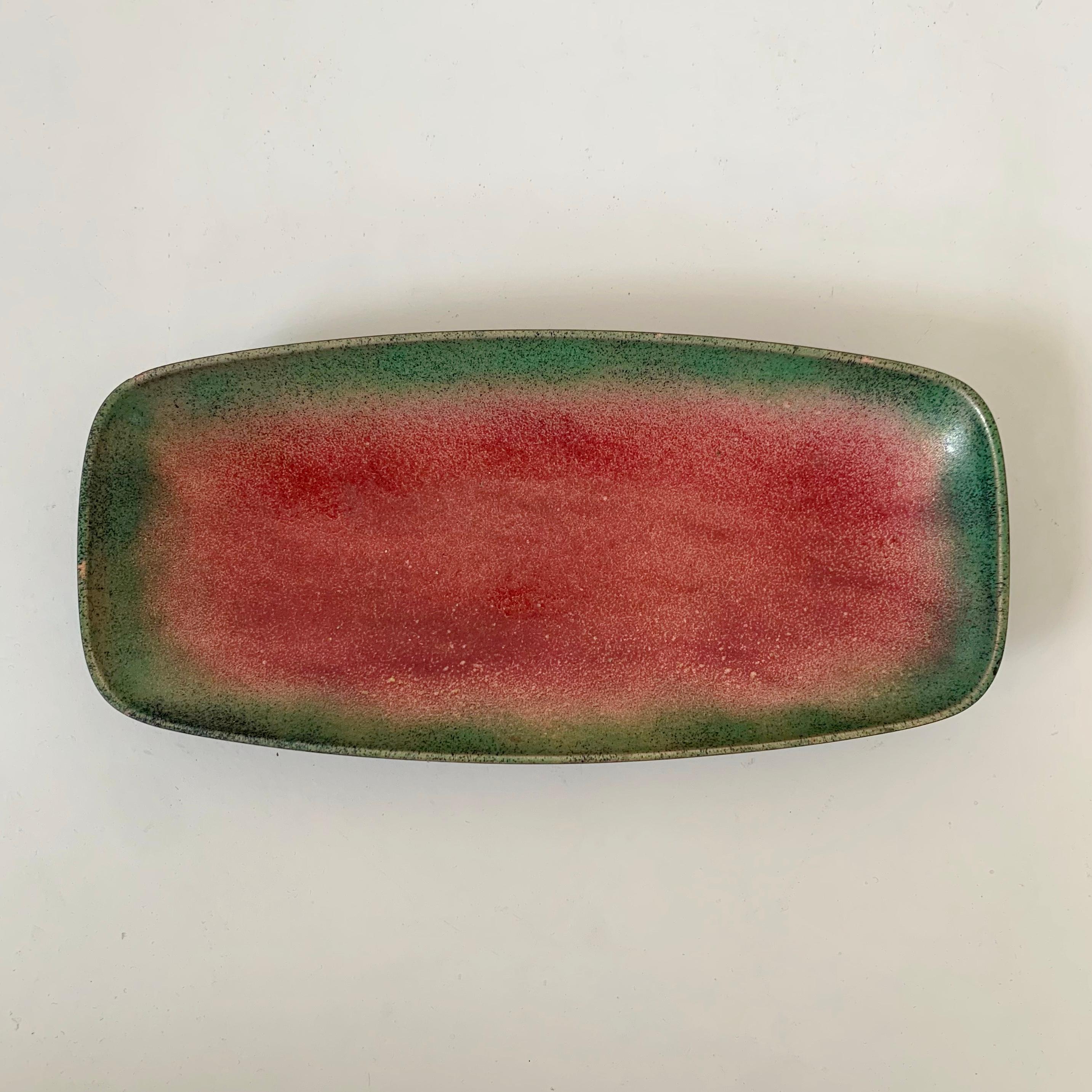 Nice Paolo De Poli attributed large vide- poche or platter, circa 1950, Italy.
Enameled copper. Black on the outside, green and pinkish red inside.
Dimensions: 30 cm W, 15 cm D, 3 cm H.
Original vintage condition.
All purchases are covered by our