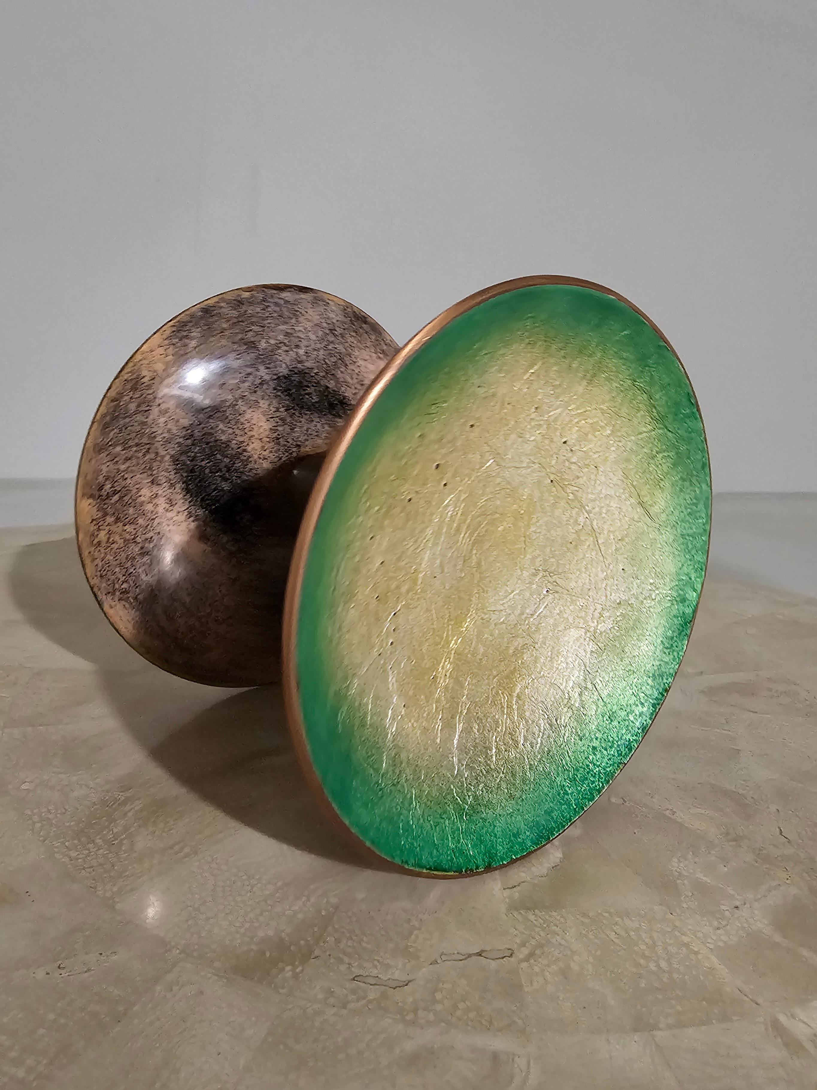 This handcrafted copper and brass door handle embodies the spirit of Italian mid-century design. Created in the 1950s–1960s, a period when Paolo De Poli redefined the language of decorative metalwork, the piece transforms a simple object into a