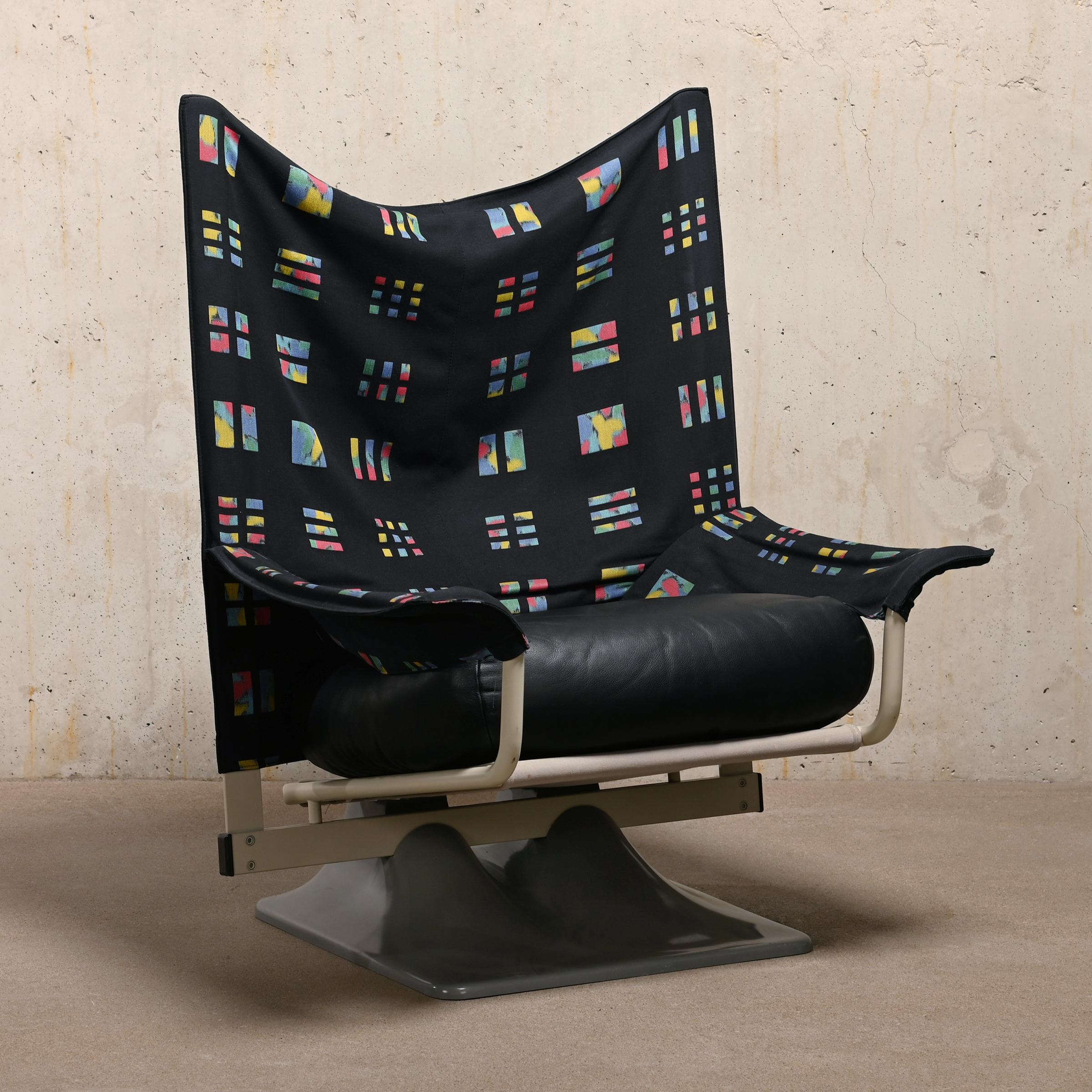 Mid-Century Modern Paolo Deganello 650 AEO Lounge Chair in Fabric and Leather for Cassina, 1973