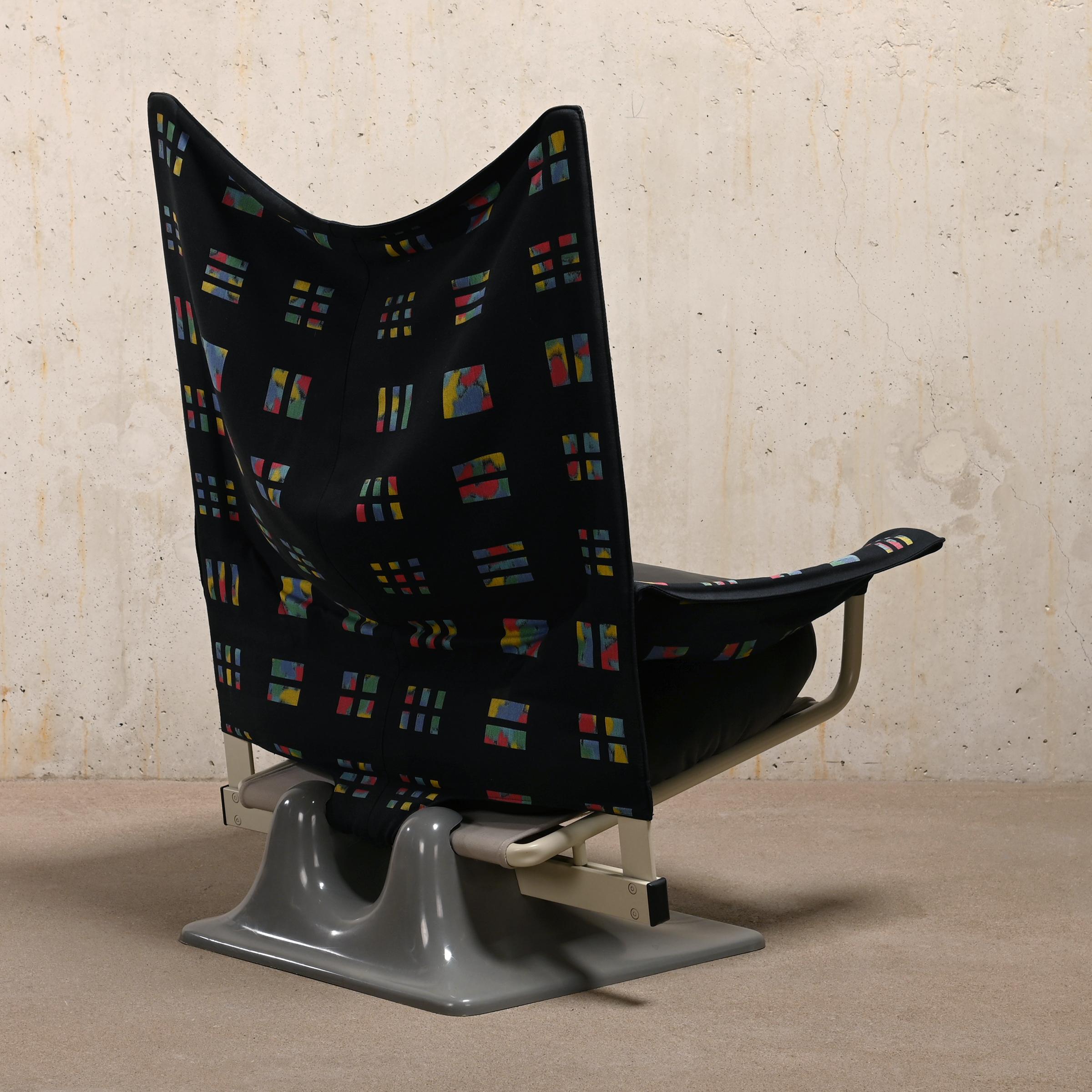 Paolo Deganello 650 AEO Lounge Chair in Fabric and Leather for Cassina, 1973 In Good Condition In Amsterdam, NL
