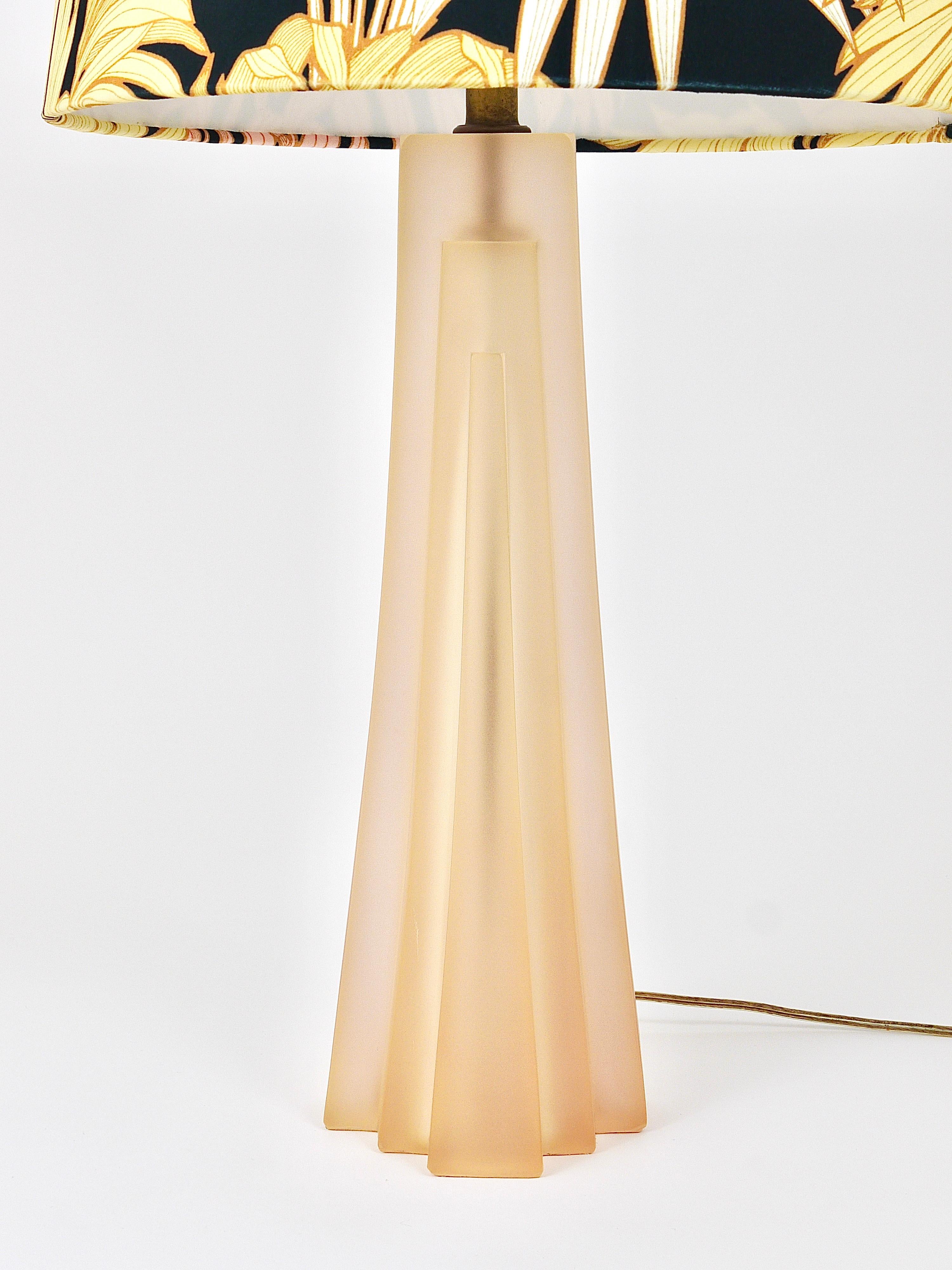 Paolo Gucci Art-déco-Wolkenkratzer-Tischlampe, Lucite, Messing, Samt, Italien, 1980er Jahre im Angebot 7