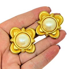 PAOLO GUCCI signed vintage gold tone pearl massive designer runway clip earrings