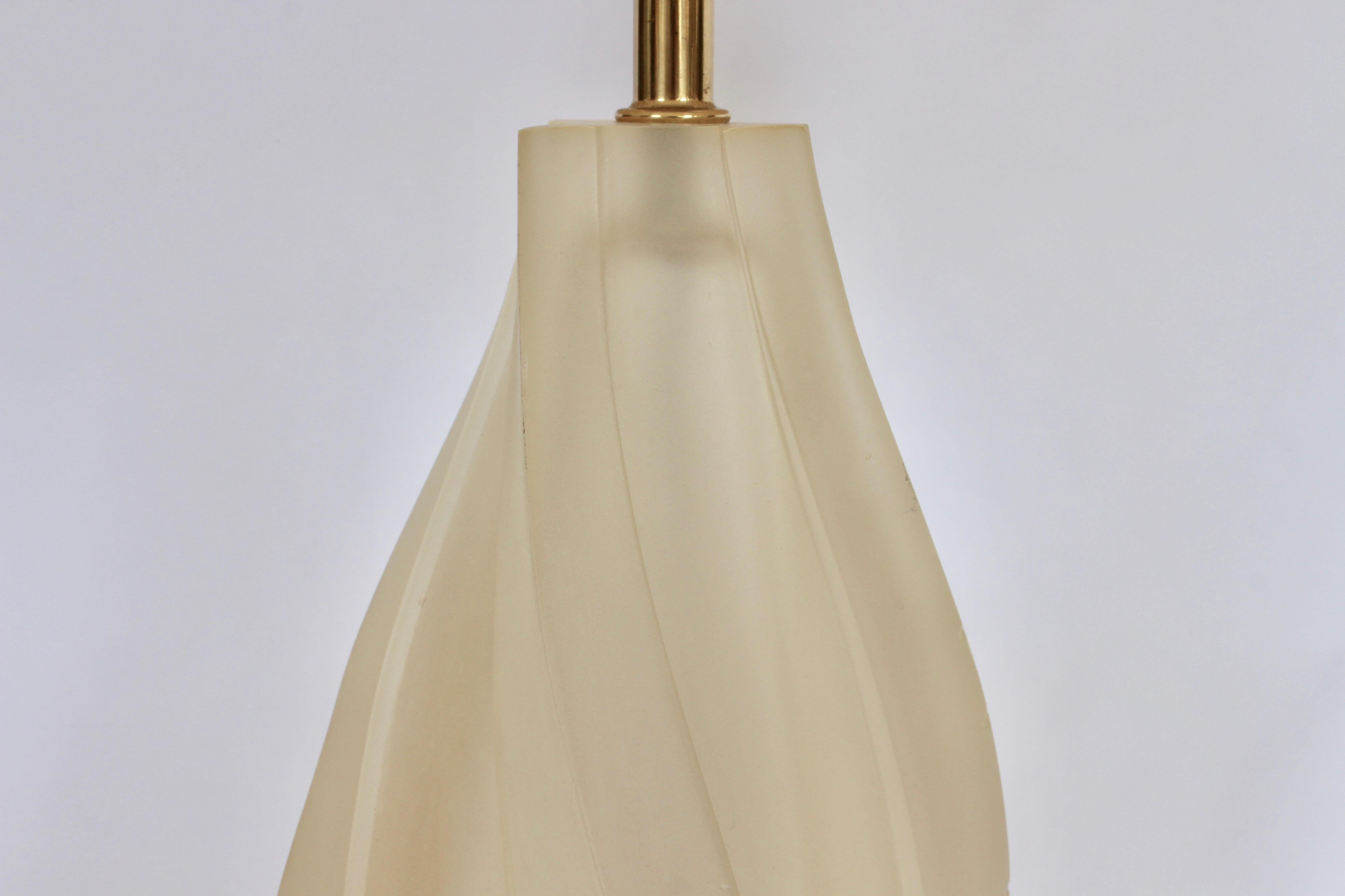 Late 20th Century Paolo Gucci Organic Modern Translucent Cream Cast Resin Table Lamp, 1970's For Sale