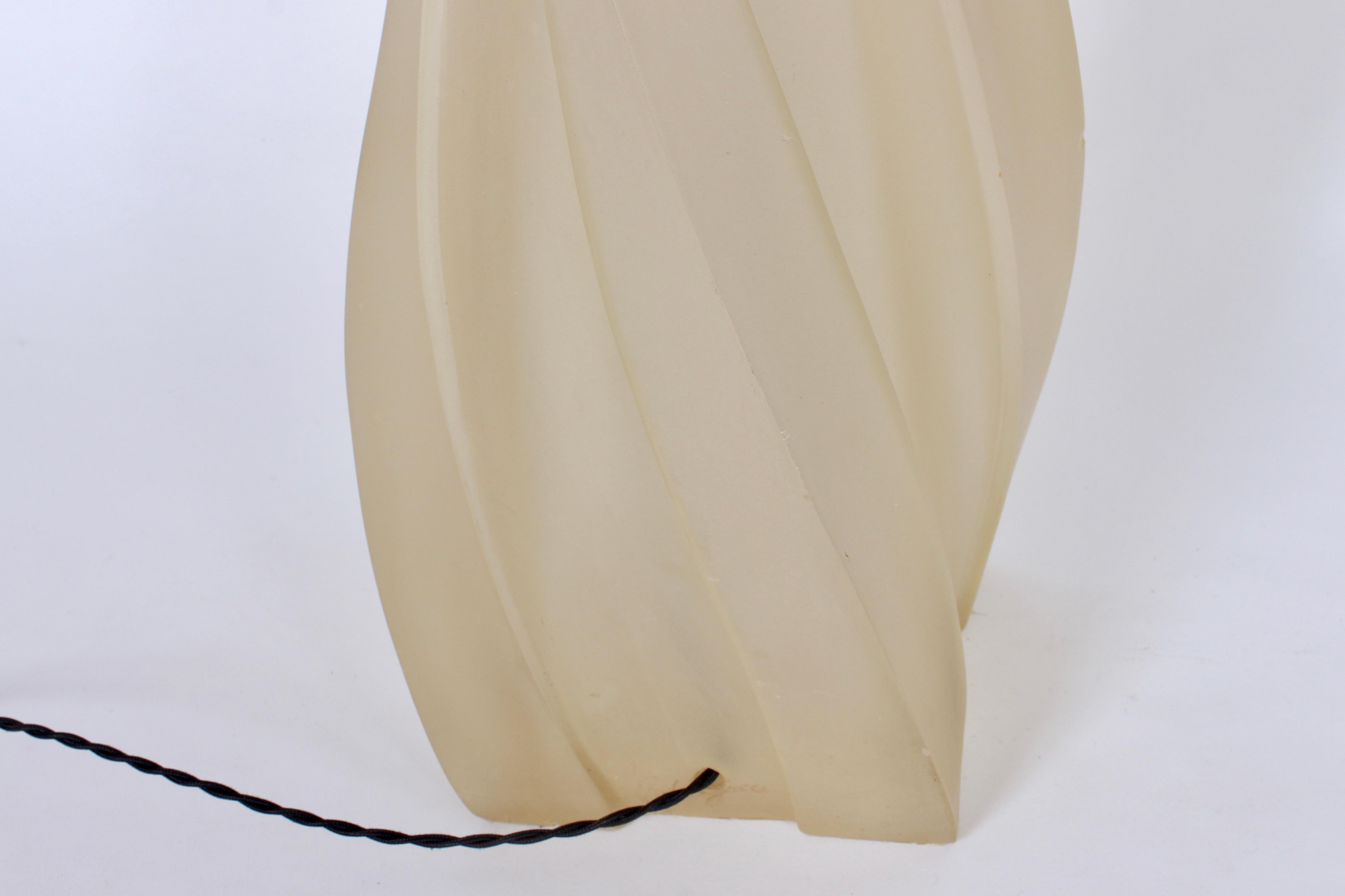 Paolo Gucci Organic Modern Translucent Cream Cast Resin Table Lamp, 1970's For Sale 1