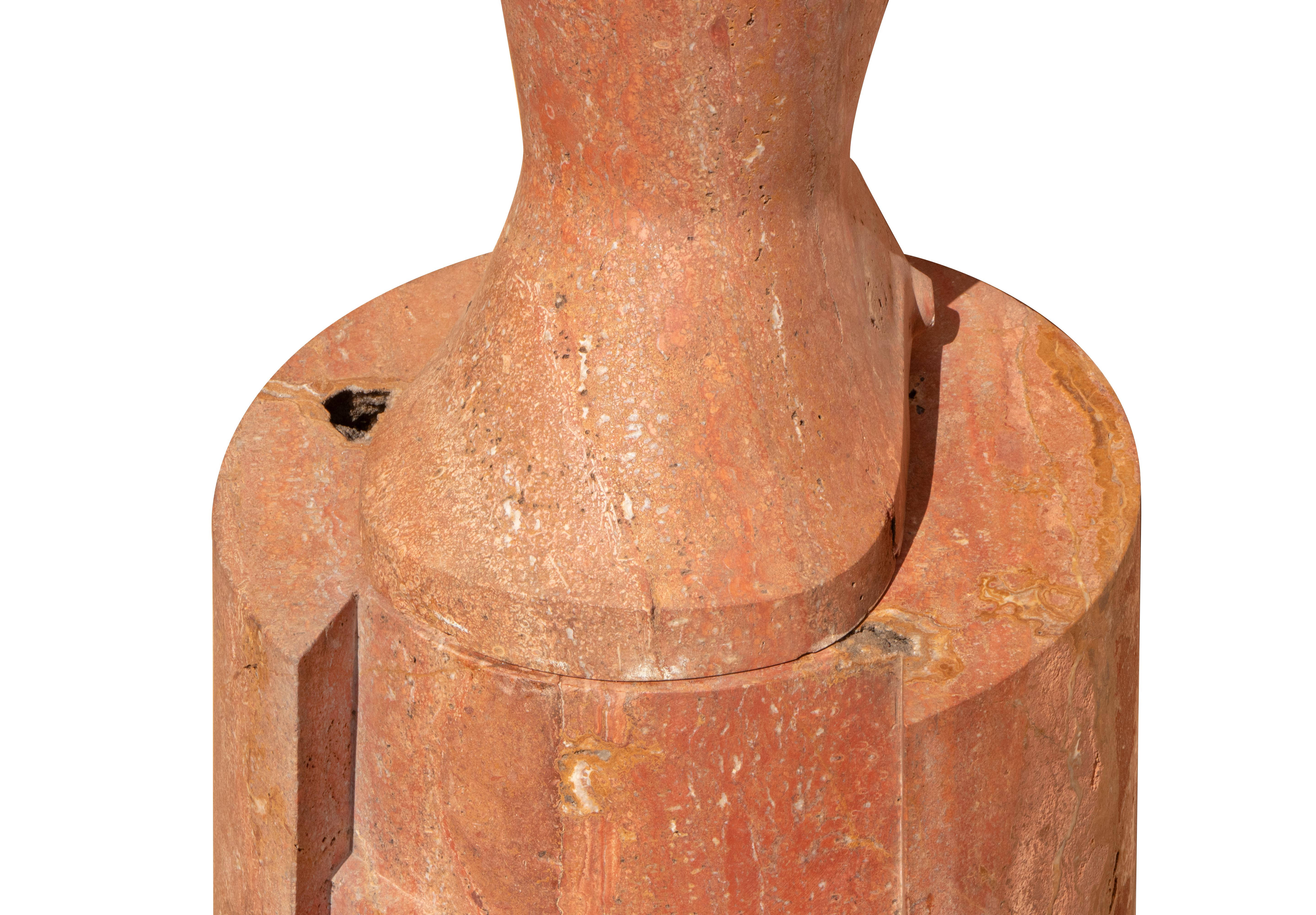 Donna di marmo rosso - Scultura di Paolo Guiotto - Anni '70 in vendita 7