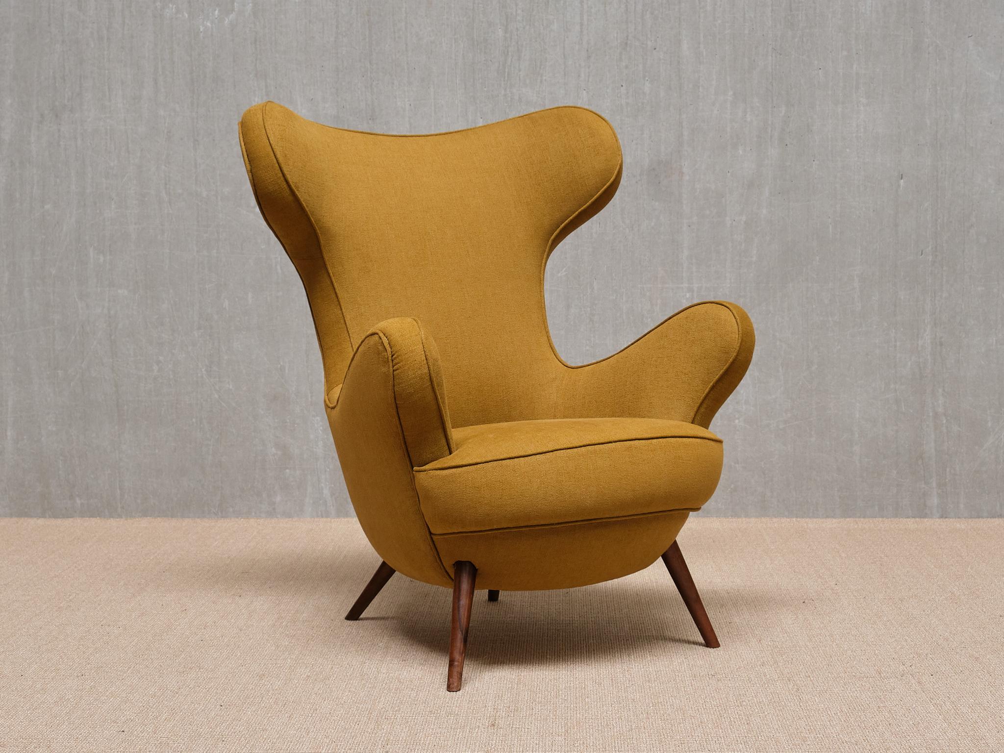 This rare armchair was designed by Paolo Malchiodi for a private residence near Florence in the late 1940s.
With its sensual, organic curves and strikingly positioned tapered legs, the chair exudes a sculptural and modern presence. Visually