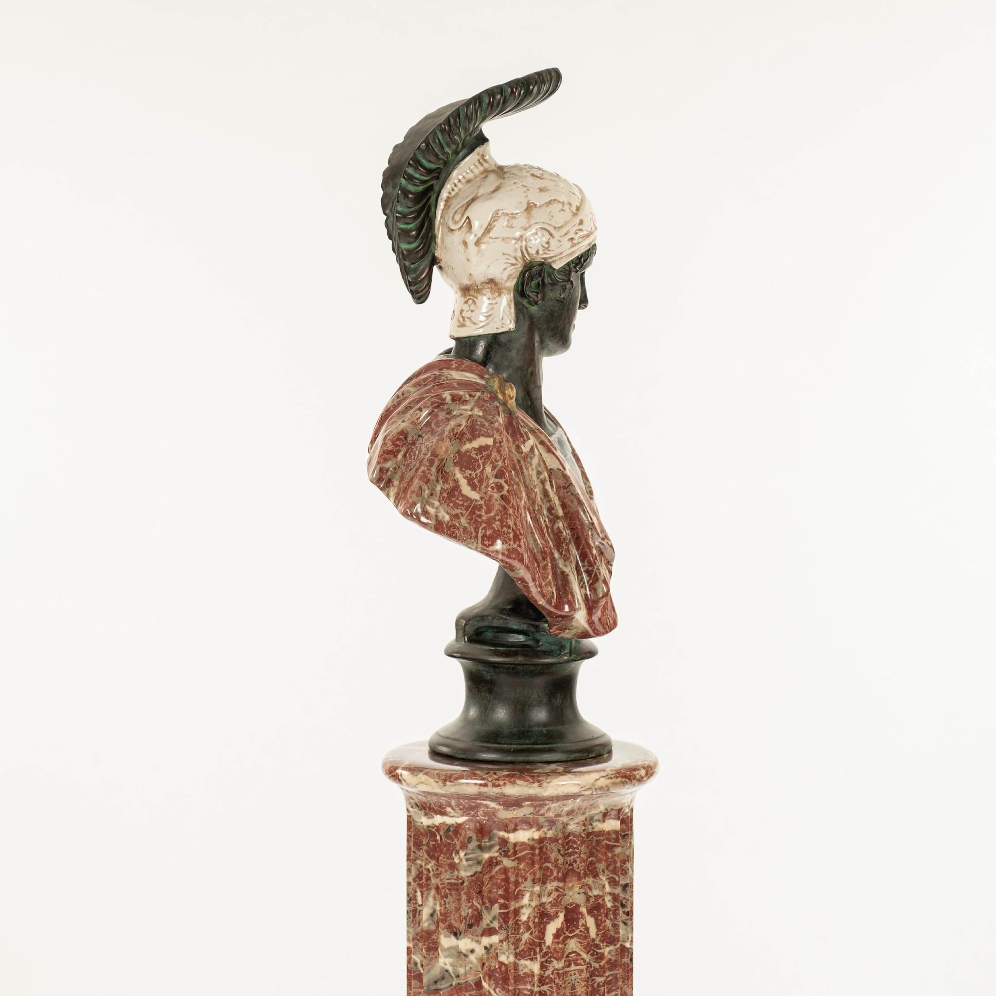 Italiano Busto di soldato romano e piedistallo di Paolo Marioni in vendita