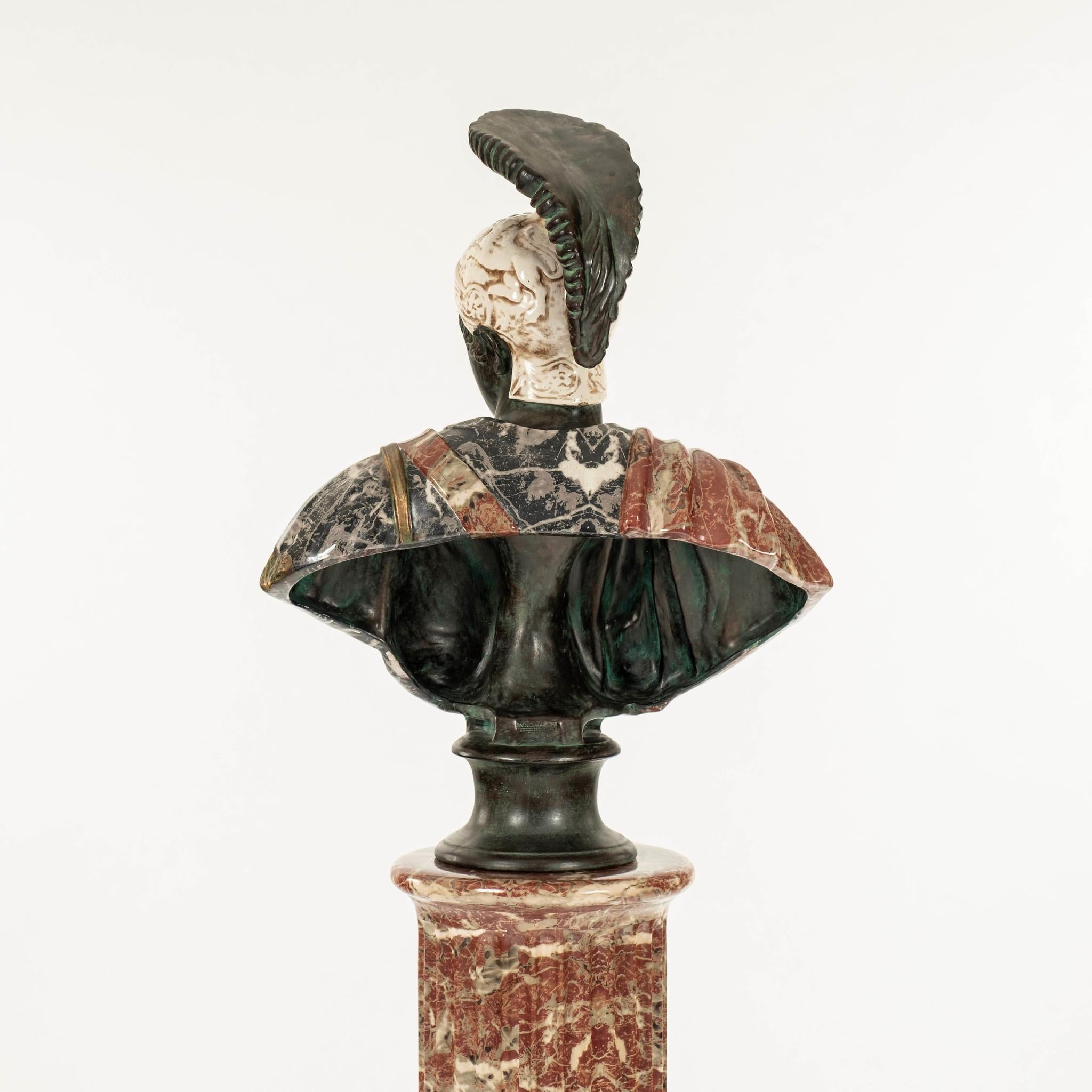 XX secolo Busto di soldato romano e piedistallo di Paolo Marioni in vendita