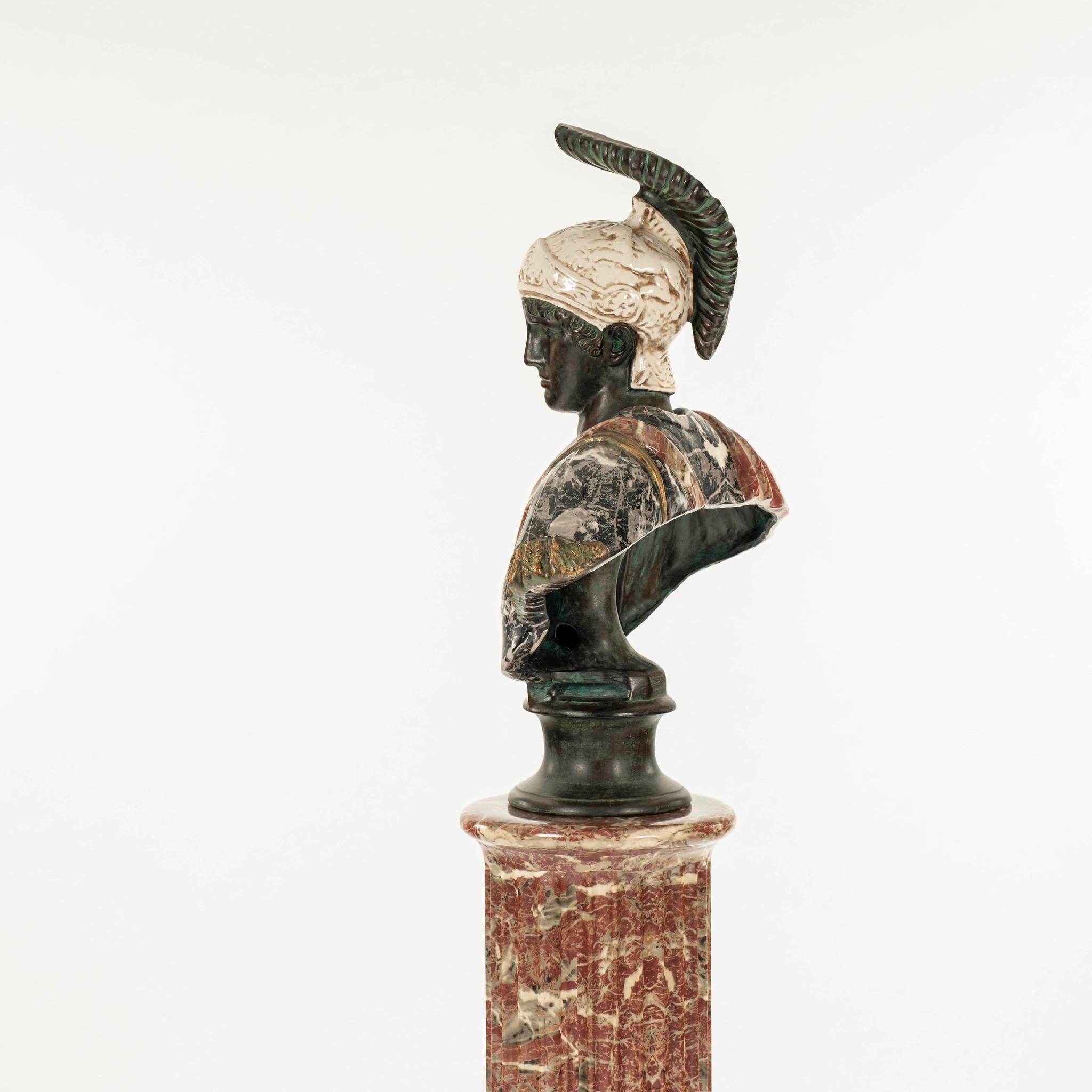 Terracotta Busto di soldato romano e piedistallo di Paolo Marioni in vendita