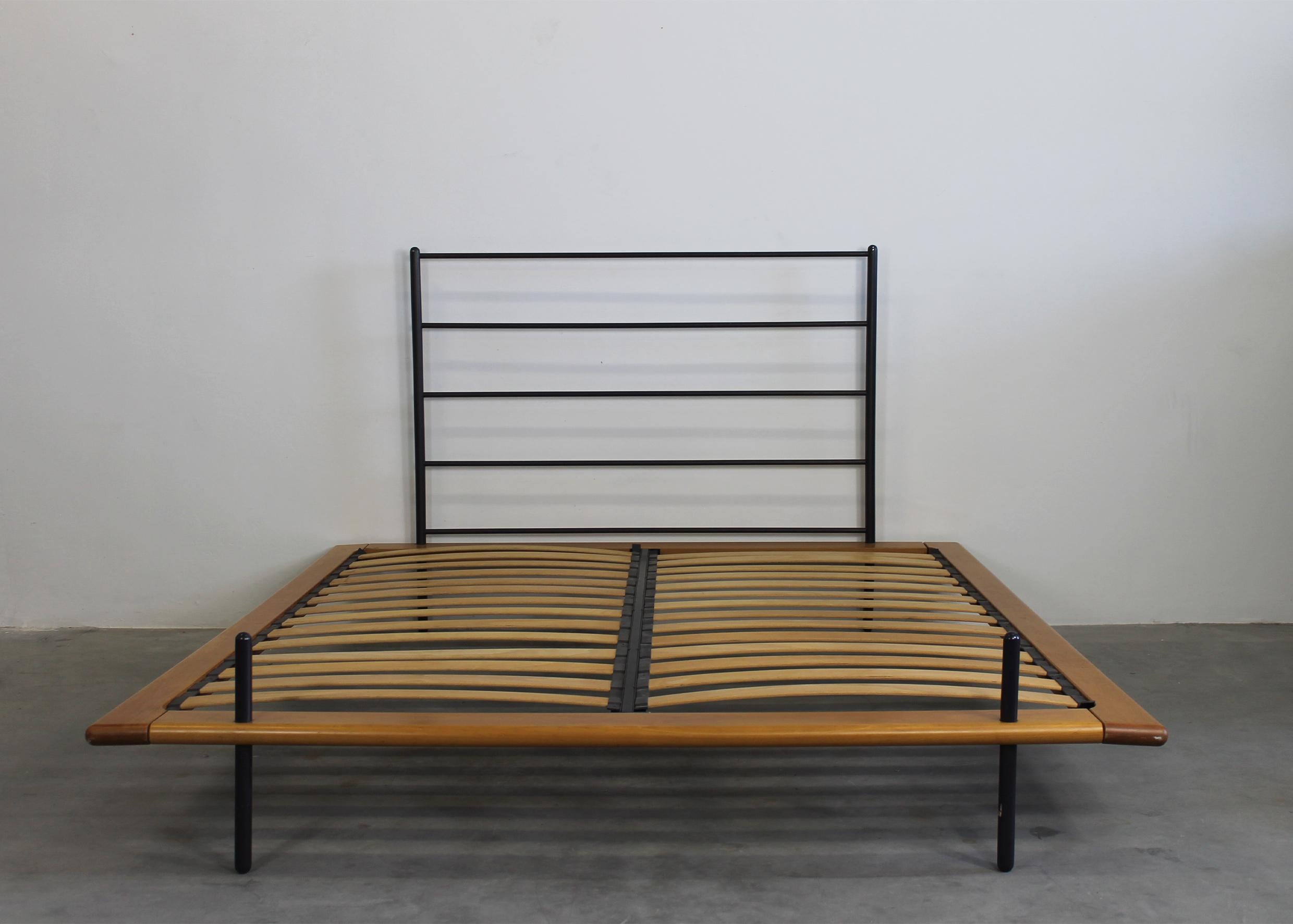 Paolo Pallucco Acquariano Bed Structure in Beechwood and Steel 1980s Italy In Good Condition In Montecatini Terme, IT