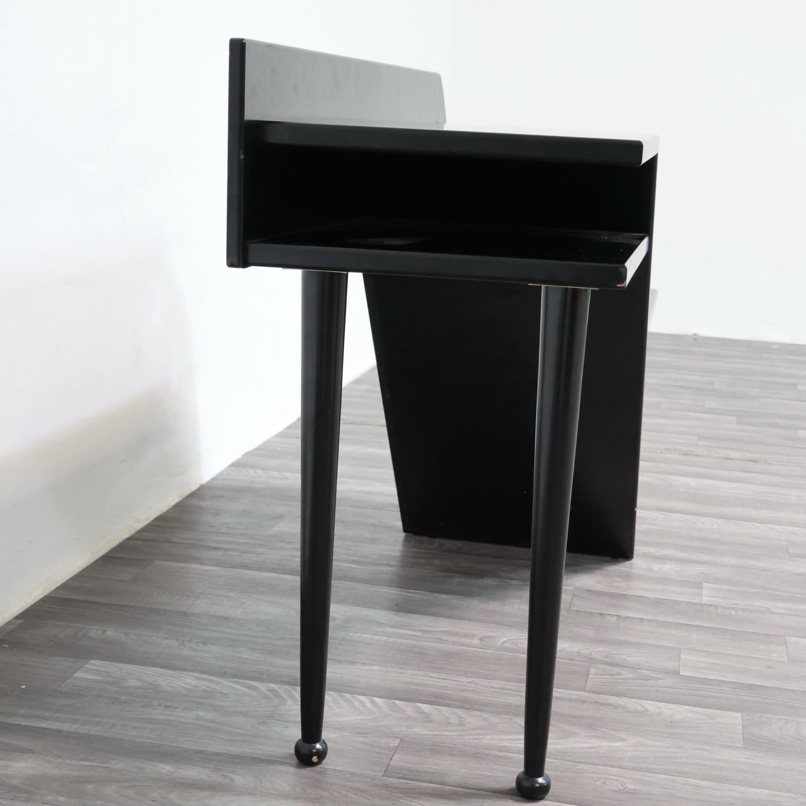 Paolo Pallucco Attr. Panchetta Con Tavolino E Portariviste Postmoderno Anni 80 in vendita 5