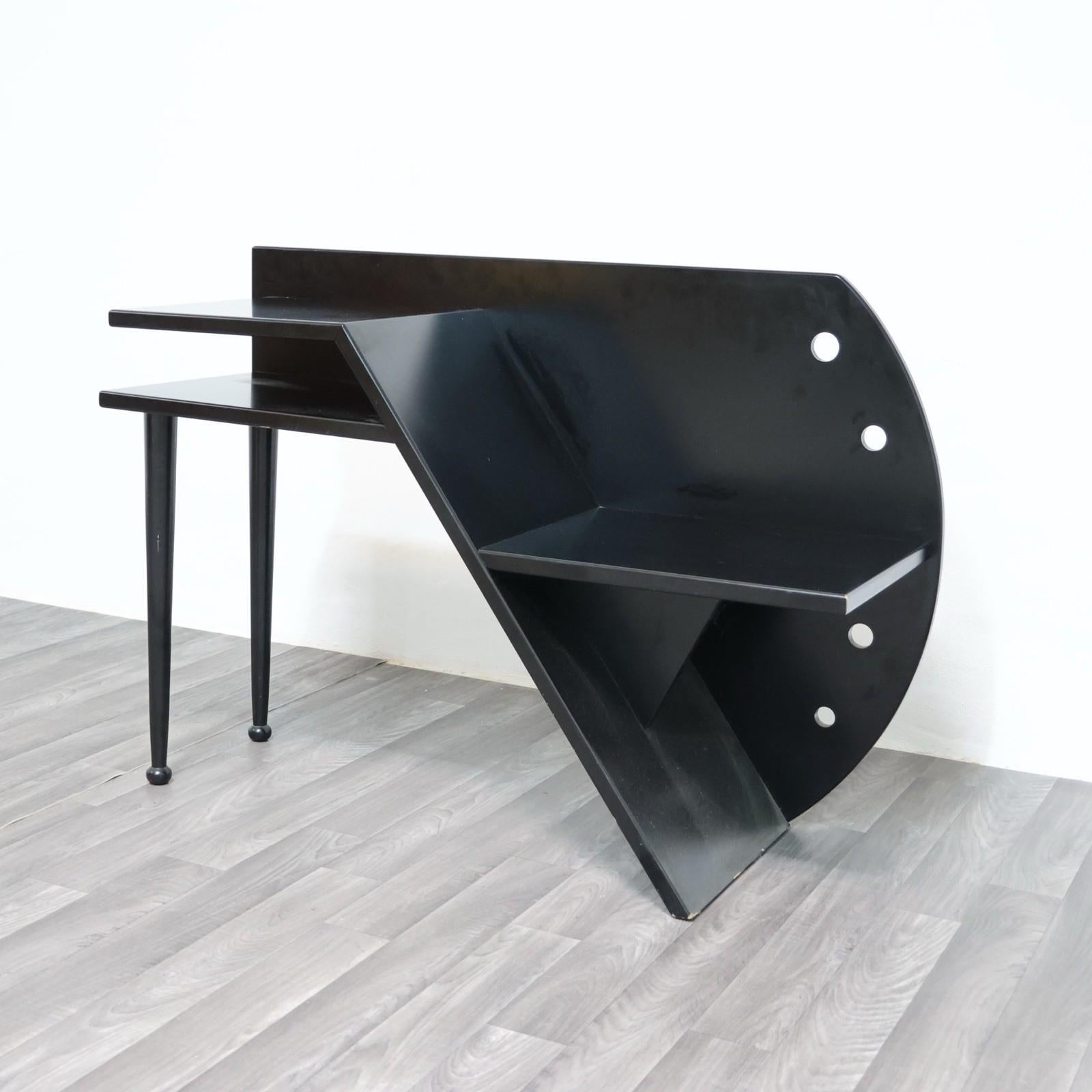 Fine XX secolo Paolo Pallucco Attr. Panchetta Con Tavolino E Portariviste Postmoderno Anni 80 in vendita