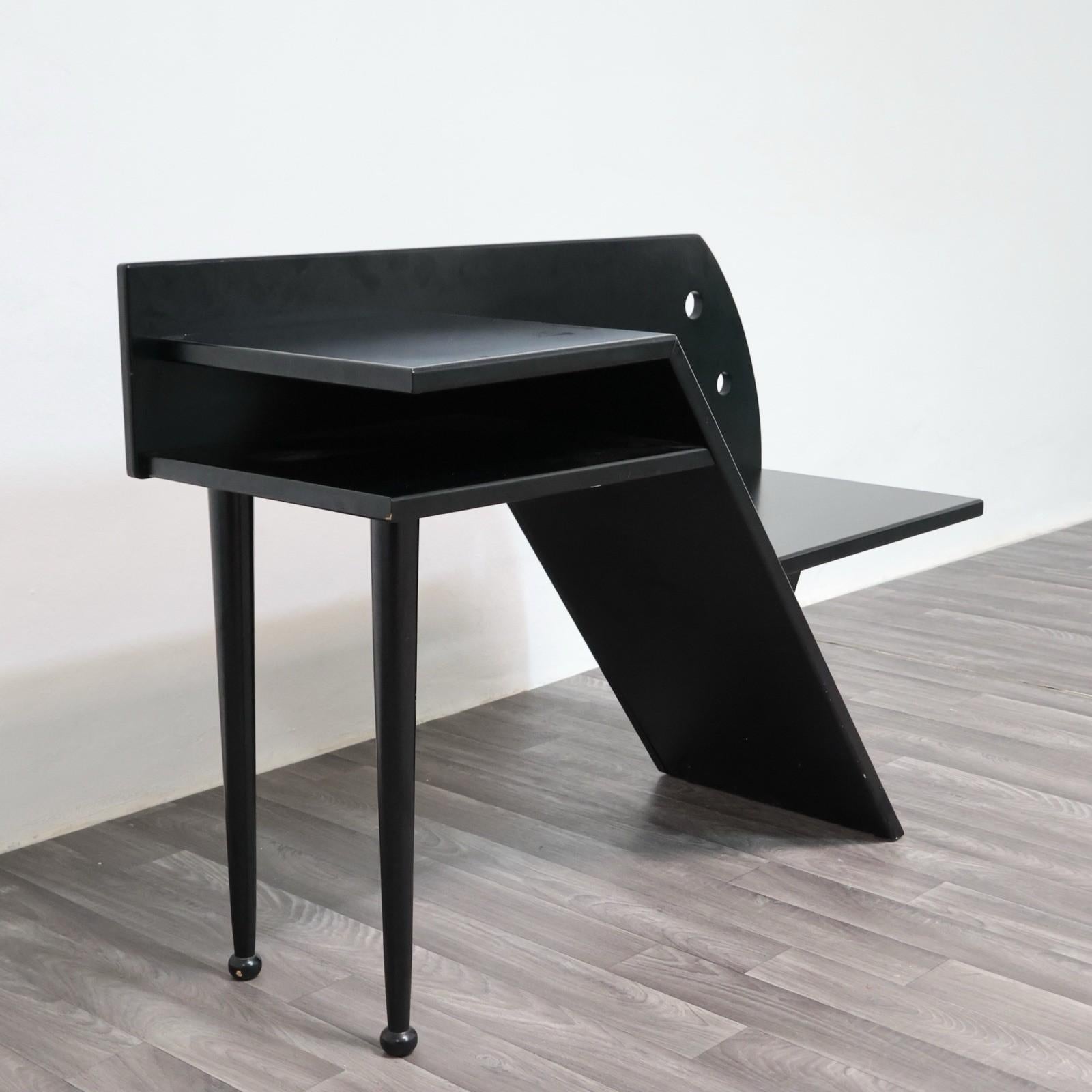 Paolo Pallucco Attr. Panchetta Con Tavolino E Portariviste Postmoderno Anni 80 in vendita 1