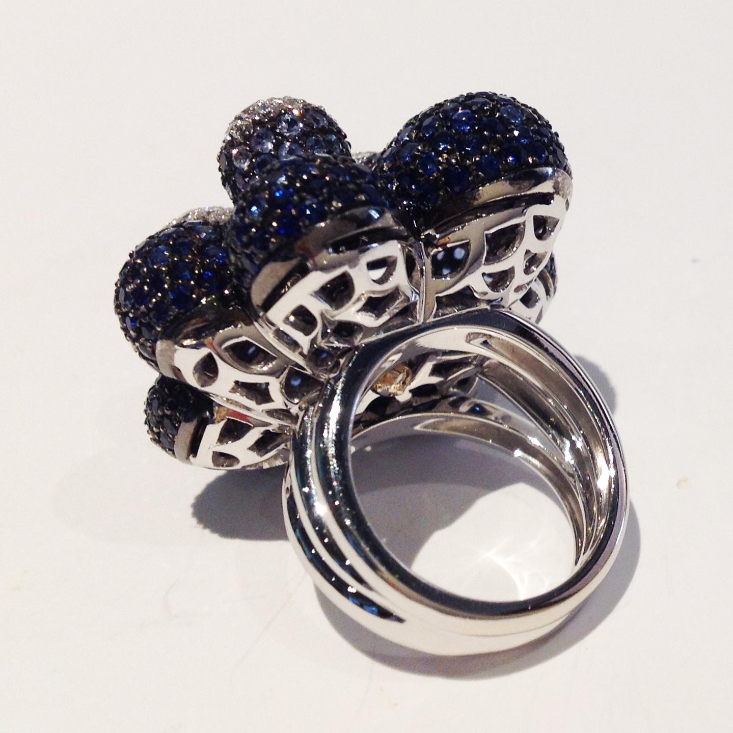 Paolo Piovan Blue Sapphires White Diamonds 18 Karat White Gold Ring In New Condition For Sale In Padova, Padova