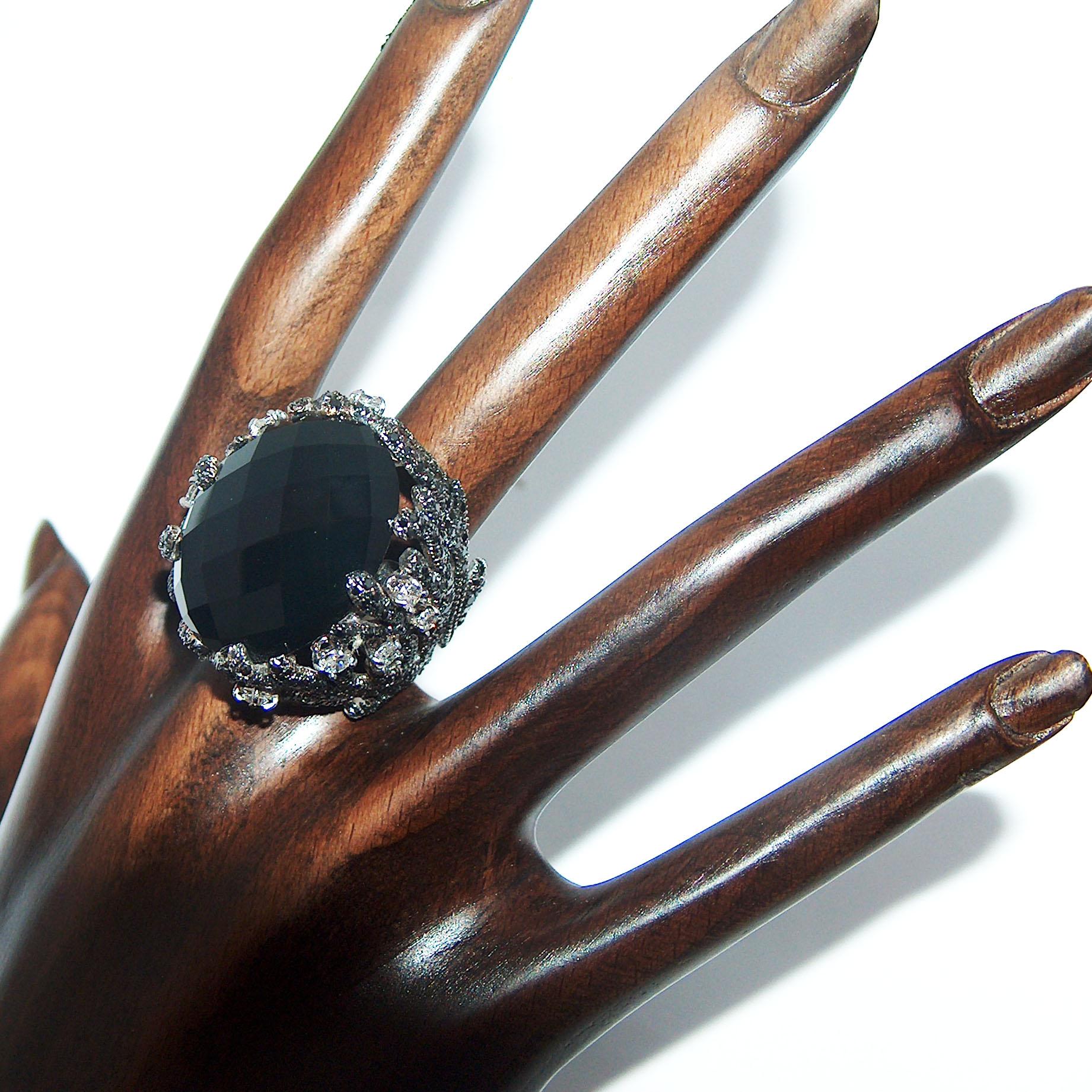 Paolo Piovan White and Black Diamonds, Onyx Ring in white gold black rhodium For Sale 3