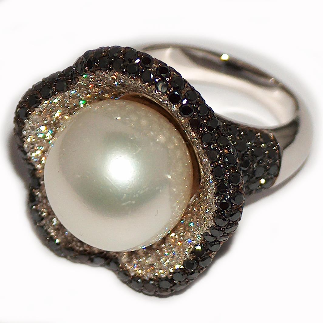 Round Cut Paolo Piovan White and Black Diamonds, South Sea Pearl 18 Karat White Gold Ring For Sale