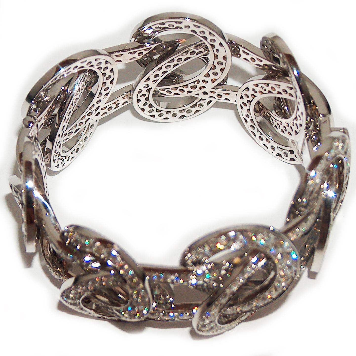 Women's Paolo Piovan White Diamonds 18 Karat Gold Bangle Cuff Bracelet For Sale