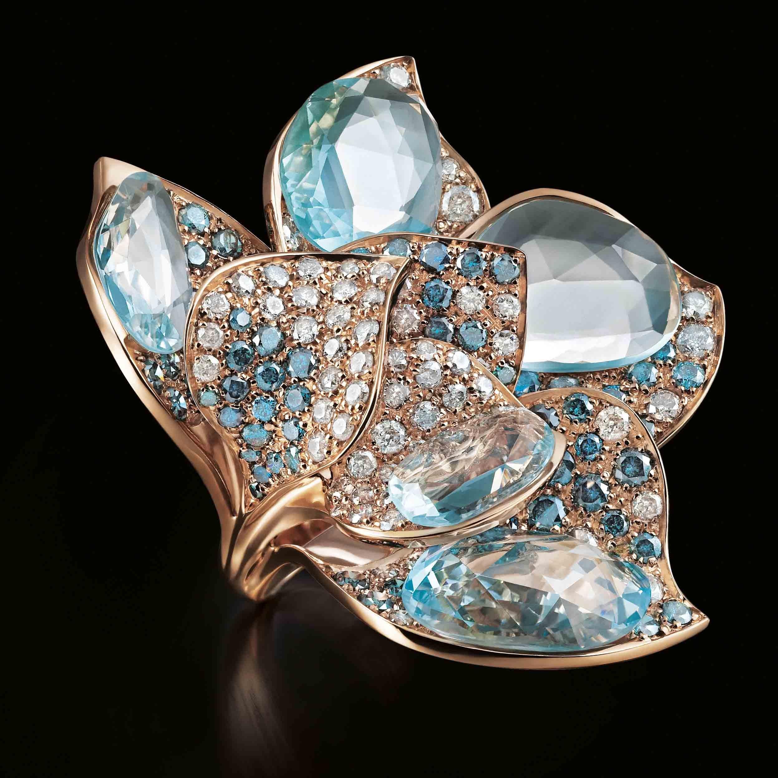 Women's Paolo Piovan White Diamonds, Emeralds and Aquamarine 18 Karat Gold Flower Ring For Sale