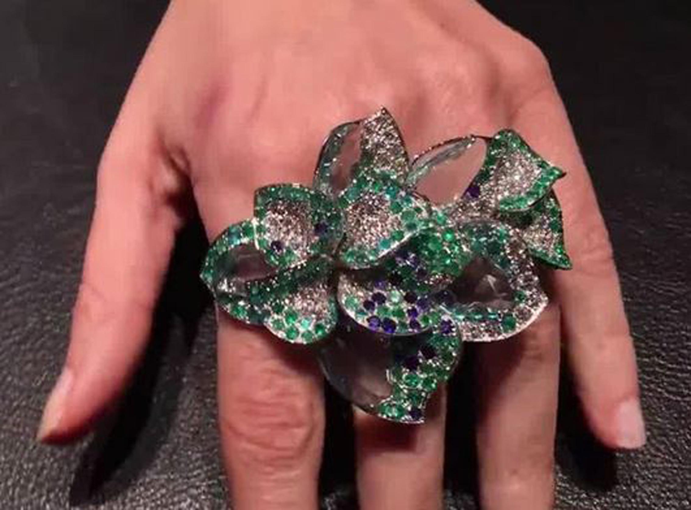 Paolo Piovan White Diamonds, Emeralds and Aquamarine 18 Karat Gold Flower Ring For Sale 1